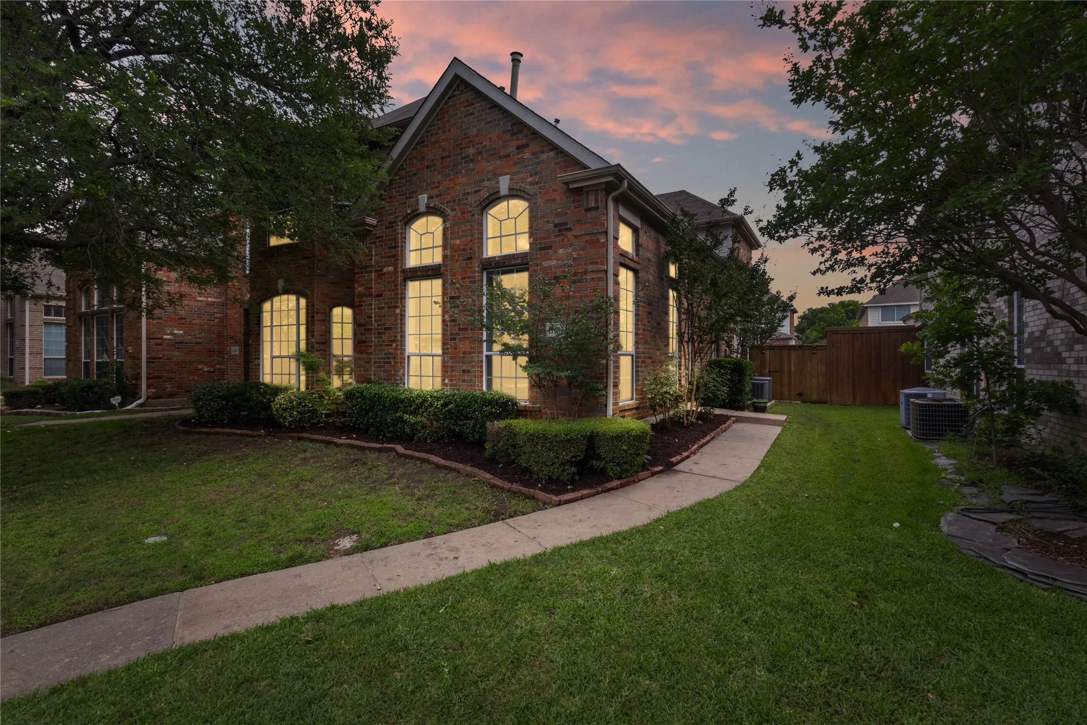 Townhouse For Sale in Collin County , 11393 Chaucer Drive, Frisco, Texas 75035, 3 Bedrooms, 3 Bathrooms, 2 Garage spaces, 2,063 Sqft, built in 2003, Price $369,990, mls#21285818, Real Estate Agent in Frisco, Homes For Sale in Collin county, Homes For Sale in Frisco, Realtor in Frisco Texas, Real Estate Brokerage Independent Realty Texas, Luminita Cordes Realtor