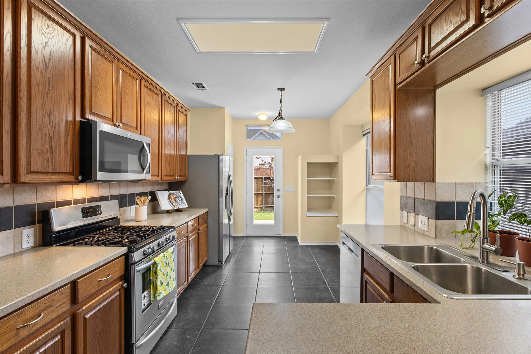 Townhouse For Sale in Collin County , 11393 Chaucer Drive, Frisco, Texas 75035, 3 Bedrooms, 3 Bathrooms, 2 Garage spaces, 2,063 Sqft, built in 2003, Price $369,990, mls#21285818, Real Estate Agent in Frisco, Homes For Sale in Collin county, Homes For Sale in Frisco, Realtor in Frisco Texas, Real Estate Brokerage Independent Realty Texas, Luminita Cordes Realtor