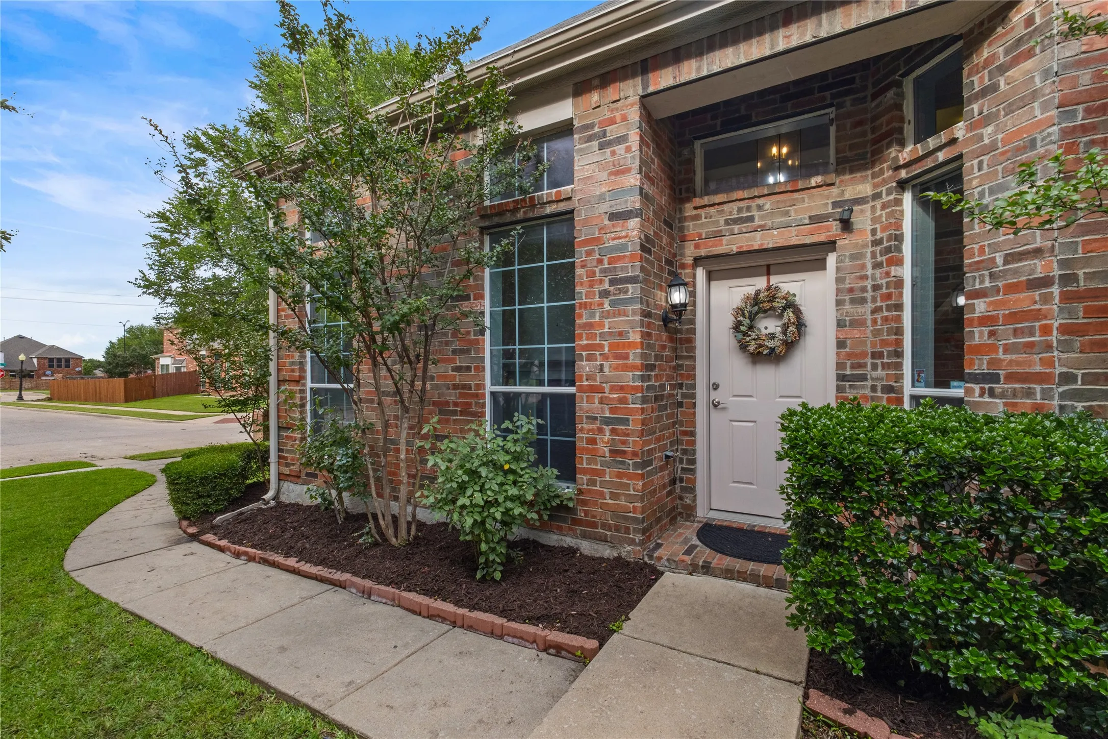 Townhouse For Sale in Collin County , 11393 Chaucer Drive, Frisco, Texas 75035, 3 Bedrooms, 3 Bathrooms, 2 Garage spaces, 2,063 Sqft, built in 2003, Price $369,990, mls#21285818, Real Estate Agent in Frisco, Homes For Sale in Collin county, Homes For Sale in Frisco, Realtor in Frisco Texas, Real Estate Brokerage Independent Realty Texas, Luminita Cordes Realtor