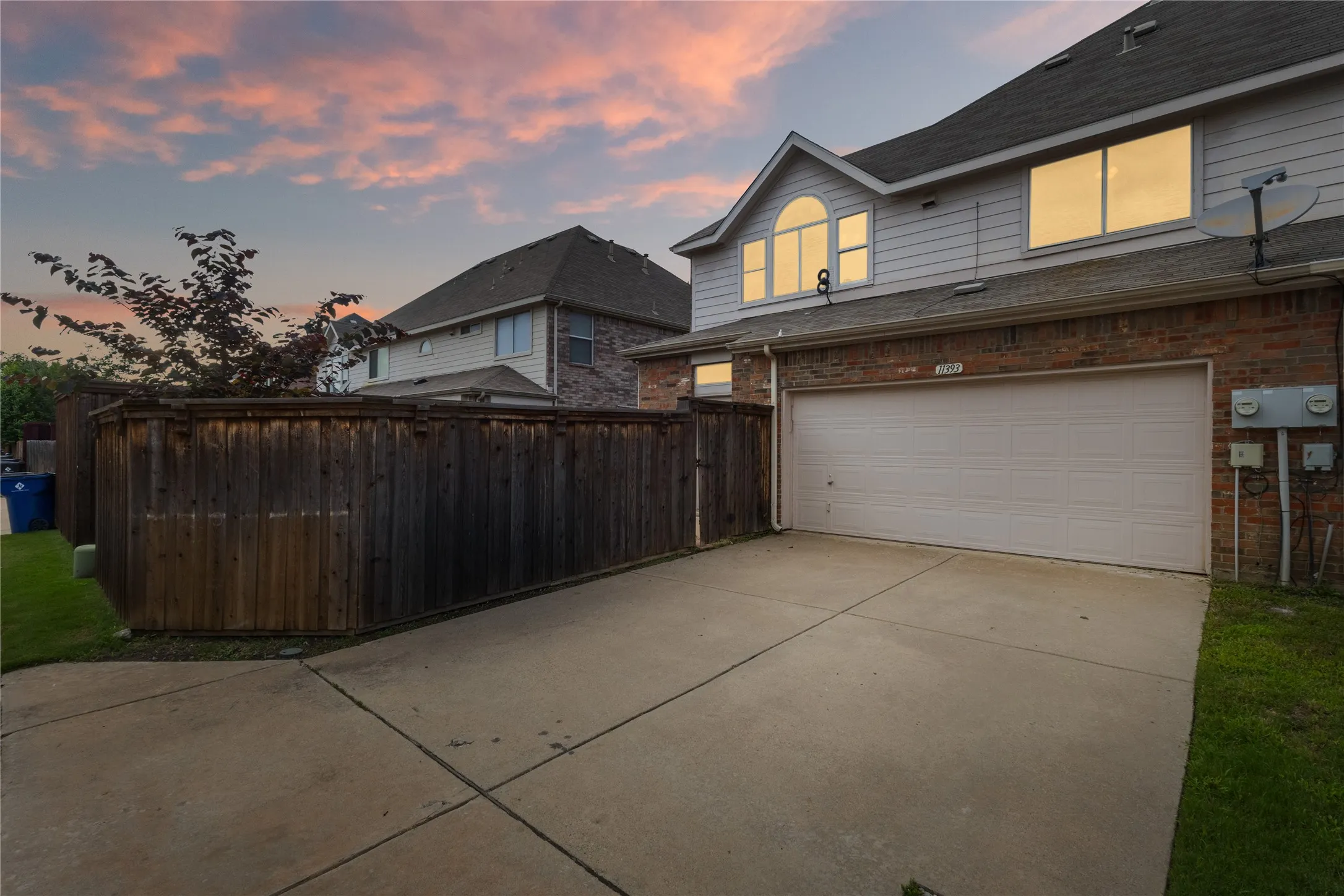 Townhouse For Sale in Collin County , 11393 Chaucer Drive, Frisco, Texas 75035, 3 Bedrooms, 3 Bathrooms, 2 Garage spaces, 2,063 Sqft, built in 2003, Price $369,990, mls#21285818, Real Estate Agent in Frisco, Homes For Sale in Collin county, Homes For Sale in Frisco, Realtor in Frisco Texas, Real Estate Brokerage Independent Realty Texas, Luminita Cordes Realtor