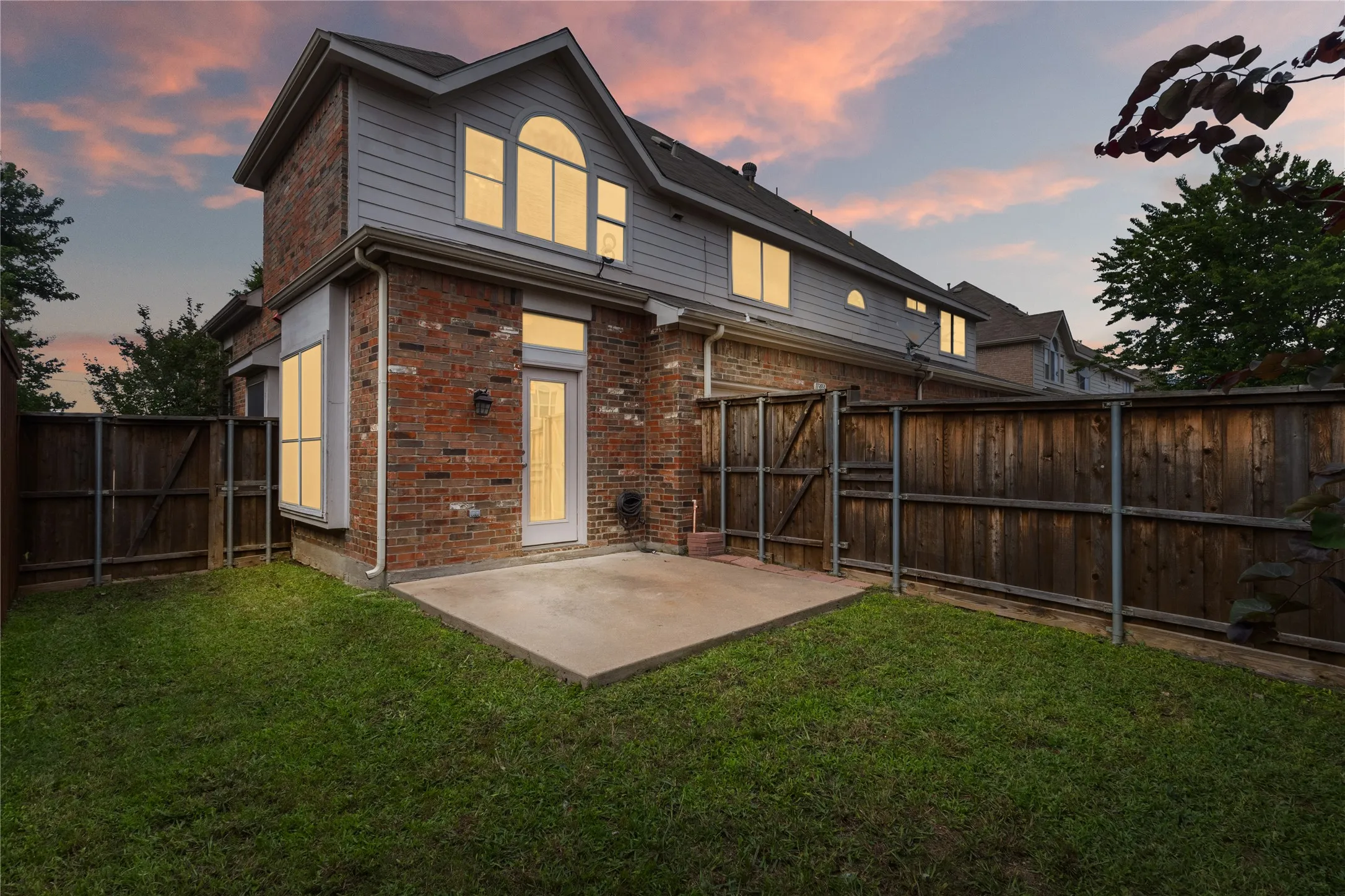 Townhouse For Sale in Collin County , 11393 Chaucer Drive, Frisco, Texas 75035, 3 Bedrooms, 3 Bathrooms, 2 Garage spaces, 2,063 Sqft, built in 2003, Price $369,990, mls#21285818, Real Estate Agent in Frisco, Homes For Sale in Collin county, Homes For Sale in Frisco, Realtor in Frisco Texas, Real Estate Brokerage Independent Realty Texas, Luminita Cordes Realtor