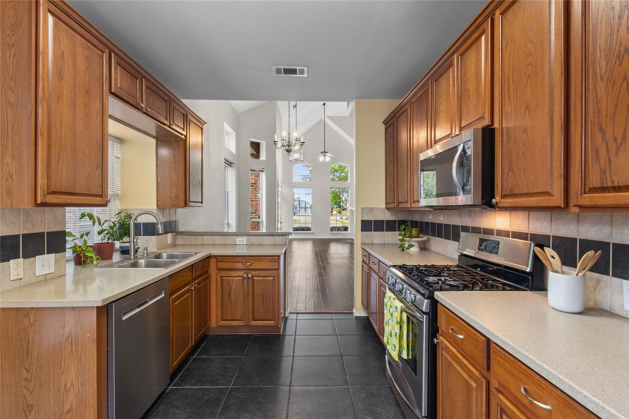 Townhouse For Sale in Collin County , 11393 Chaucer Drive, Frisco, Texas 75035, 3 Bedrooms, 3 Bathrooms, 2 Garage spaces, 2,063 Sqft, built in 2003, Price $369,990, mls#21285818, Real Estate Agent in Frisco, Homes For Sale in Collin county, Homes For Sale in Frisco, Realtor in Frisco Texas, Real Estate Brokerage Independent Realty Texas, Luminita Cordes Realtor