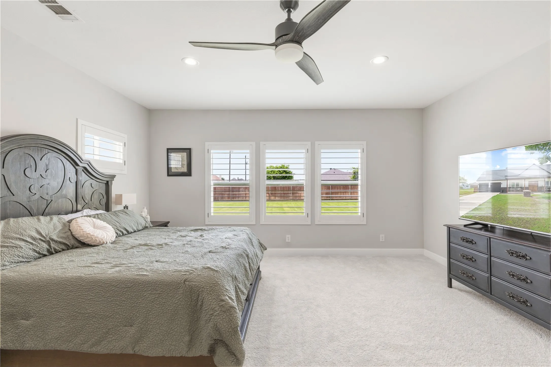 Single Family Residence For Sale in Tarrant County , 7825 Cupp Court, Fort Worth, Texas 76126, 3 Bedroom, 3 Bathroom, 2 Garage spaces, 2,433 Sqft, built in 2021, mls#21285481, Real Estate Agent in Fort Worth, Homes For Sale in Tarrant county, Homes For Sale in Fort Worth, Realtor in Fort Worth Texas, Real Estate Brokerage Independent Realty Texas, Luminita Cordes Realtor