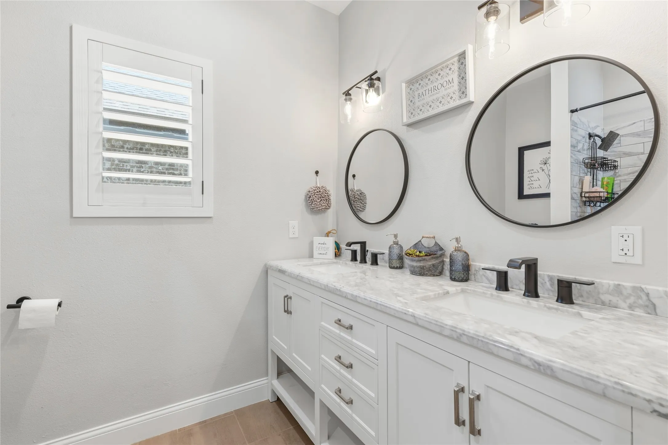 Single Family Residence For Sale in Tarrant County , 7825 Cupp Court, Fort Worth, Texas 76126, 3 Bedroom, 3 Bathroom, 2 Garage spaces, 2,433 Sqft, built in 2021, mls#21285481, Real Estate Agent in Fort Worth, Homes For Sale in Tarrant county, Homes For Sale in Fort Worth, Realtor in Fort Worth Texas, Real Estate Brokerage Independent Realty Texas, Luminita Cordes Realtor
