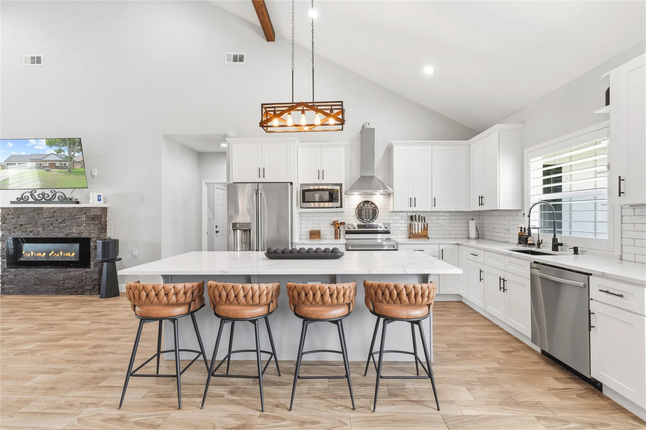 Single Family Residence For Sale in Tarrant County , 7825 Cupp Court, Fort Worth, Texas 76126, 3 Bedroom, 3 Bathroom, 2 Garage spaces, 2,433 Sqft, built in 2021, mls#21285481, Real Estate Agent in Fort Worth, Homes For Sale in Tarrant county, Homes For Sale in Fort Worth, Realtor in Fort Worth Texas, Real Estate Brokerage Independent Realty Texas, Luminita Cordes Realtor