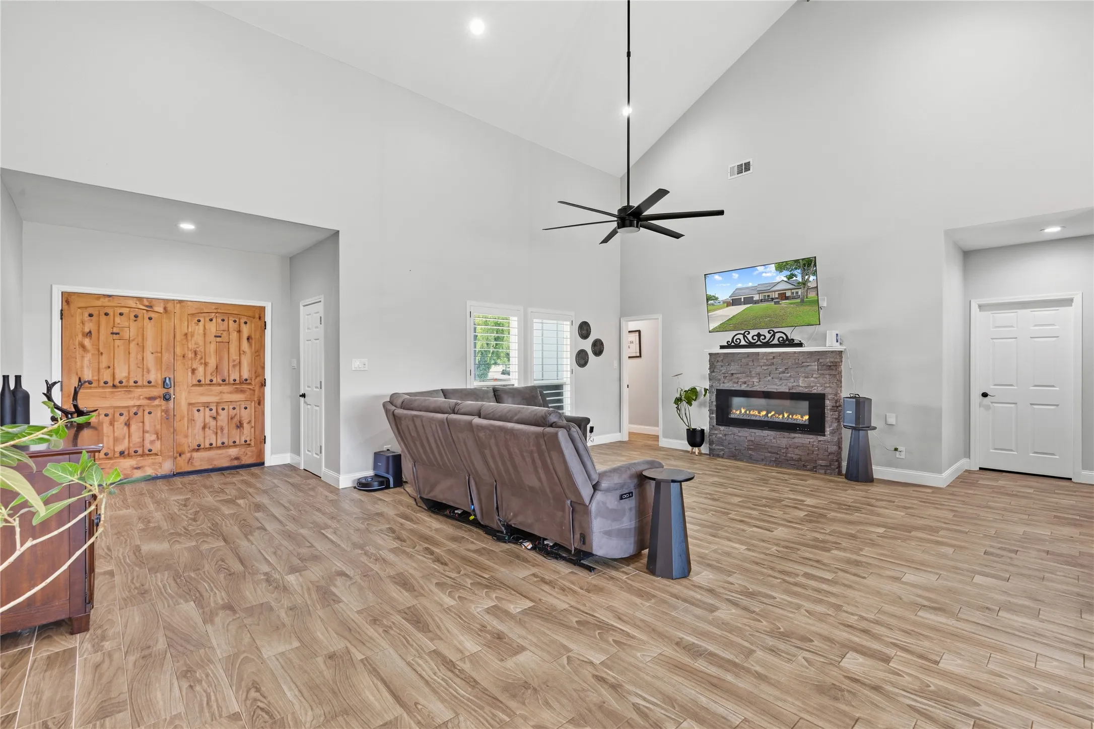Single Family Residence For Sale in Tarrant County , 7825 Cupp Court, Fort Worth, Texas 76126, 3 Bedroom, 3 Bathroom, 2 Garage spaces, 2,433 Sqft, built in 2021, mls#21285481, Real Estate Agent in Fort Worth, Homes For Sale in Tarrant county, Homes For Sale in Fort Worth, Realtor in Fort Worth Texas, Real Estate Brokerage Independent Realty Texas, Luminita Cordes Realtor