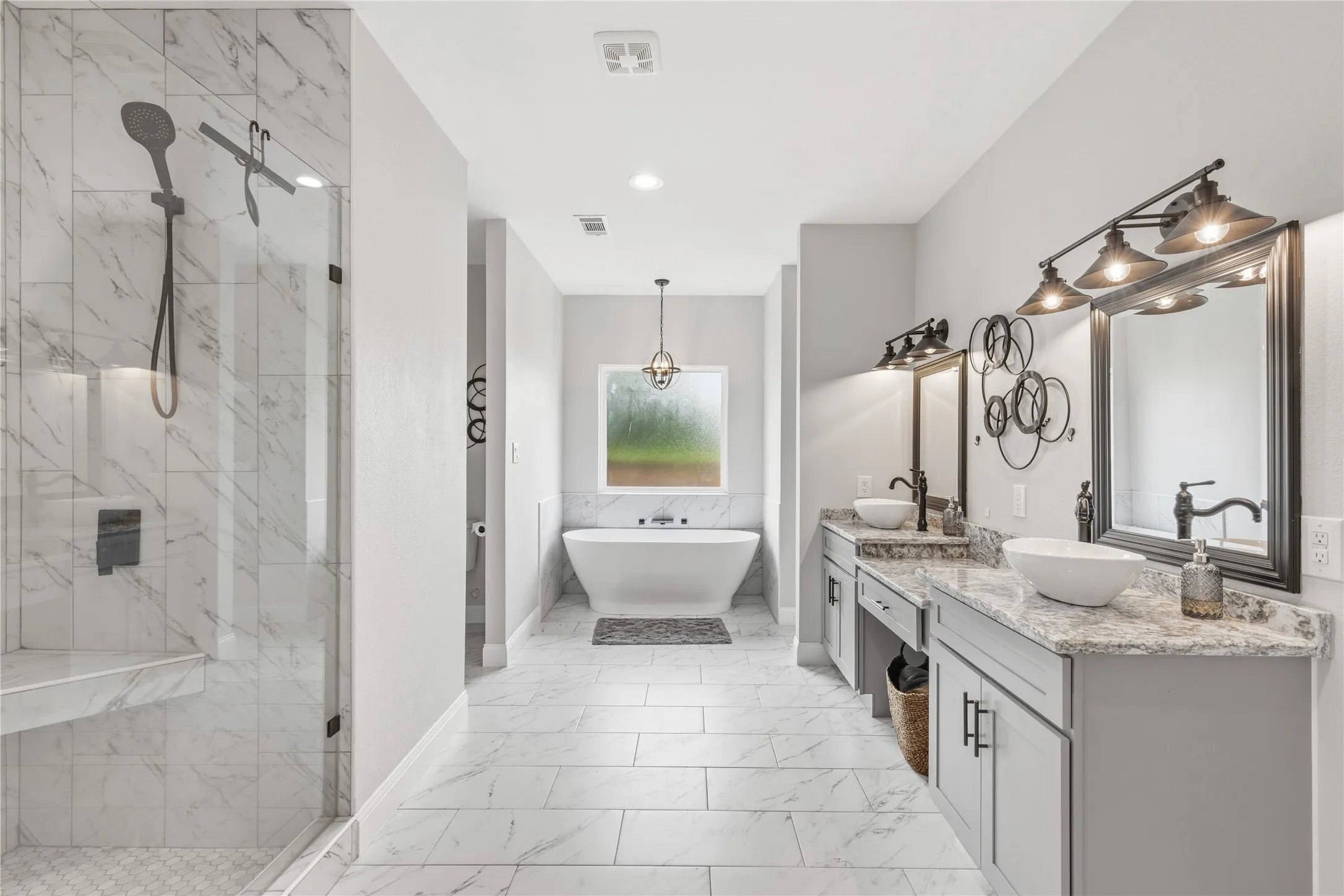 Single Family Residence For Sale in Tarrant County , 7825 Cupp Court, Fort Worth, Texas 76126, 3 Bedroom, 3 Bathroom, 2 Garage spaces, 2,433 Sqft, built in 2021, mls#21285481, Real Estate Agent in Fort Worth, Homes For Sale in Tarrant county, Homes For Sale in Fort Worth, Realtor in Fort Worth Texas, Real Estate Brokerage Independent Realty Texas, Luminita Cordes Realtor