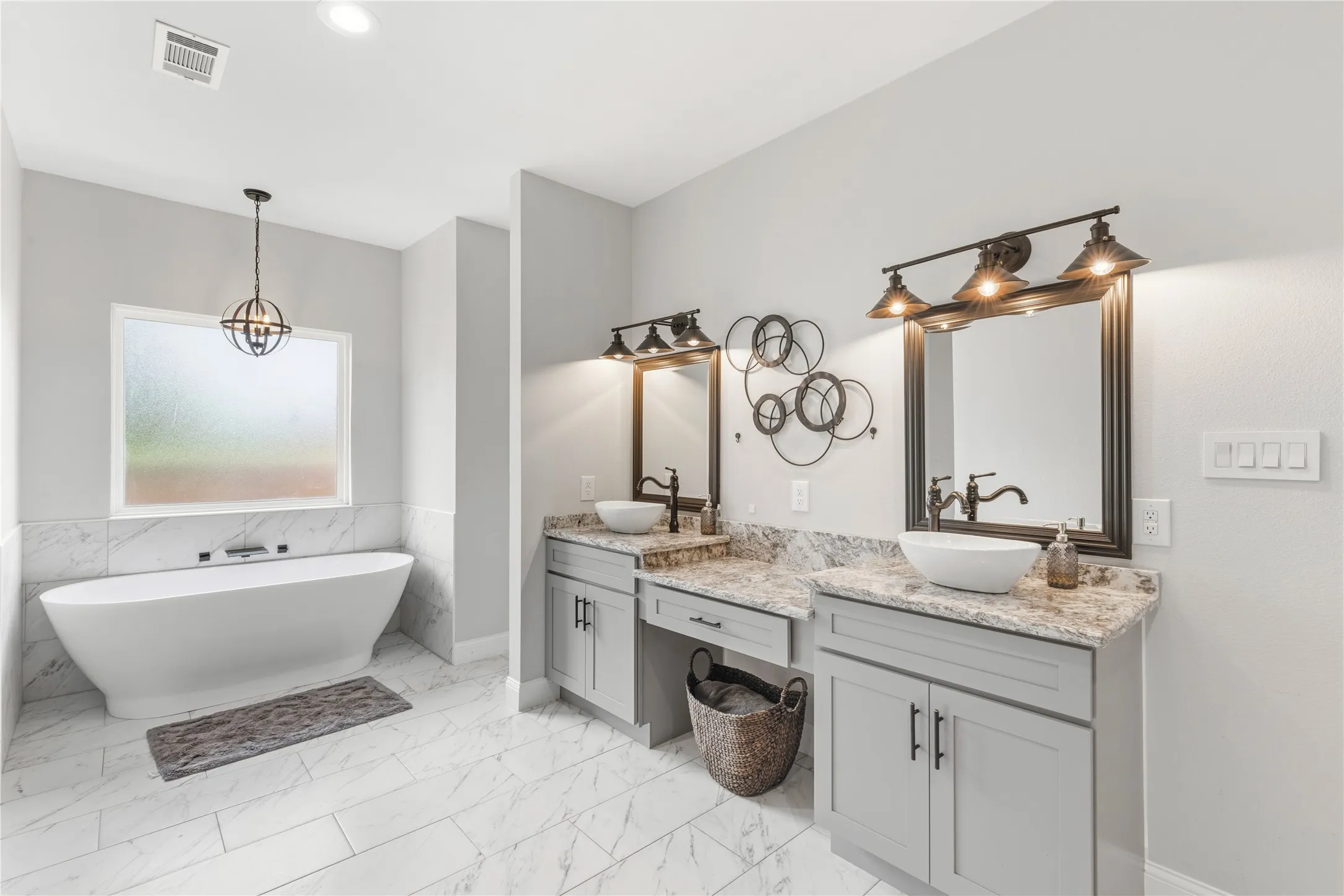 Single Family Residence For Sale in Tarrant County , 7825 Cupp Court, Fort Worth, Texas 76126, 3 Bedroom, 3 Bathroom, 2 Garage spaces, 2,433 Sqft, built in 2021, mls#21285481, Real Estate Agent in Fort Worth, Homes For Sale in Tarrant county, Homes For Sale in Fort Worth, Realtor in Fort Worth Texas, Real Estate Brokerage Independent Realty Texas, Luminita Cordes Realtor