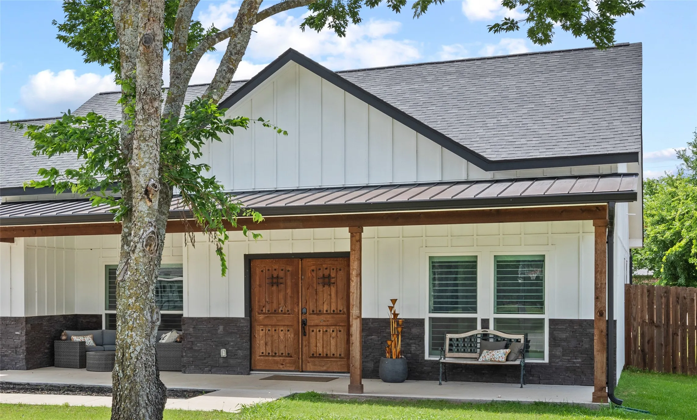 Single Family Residence For Sale in Tarrant County , 7825 Cupp Court, Fort Worth, Texas 76126, 3 Bedroom, 3 Bathroom, 2 Garage spaces, 2,433 Sqft, built in 2021, mls#21285481, Real Estate Agent in Fort Worth, Homes For Sale in Tarrant county, Homes For Sale in Fort Worth, Realtor in Fort Worth Texas, Real Estate Brokerage Independent Realty Texas, Luminita Cordes Realtor