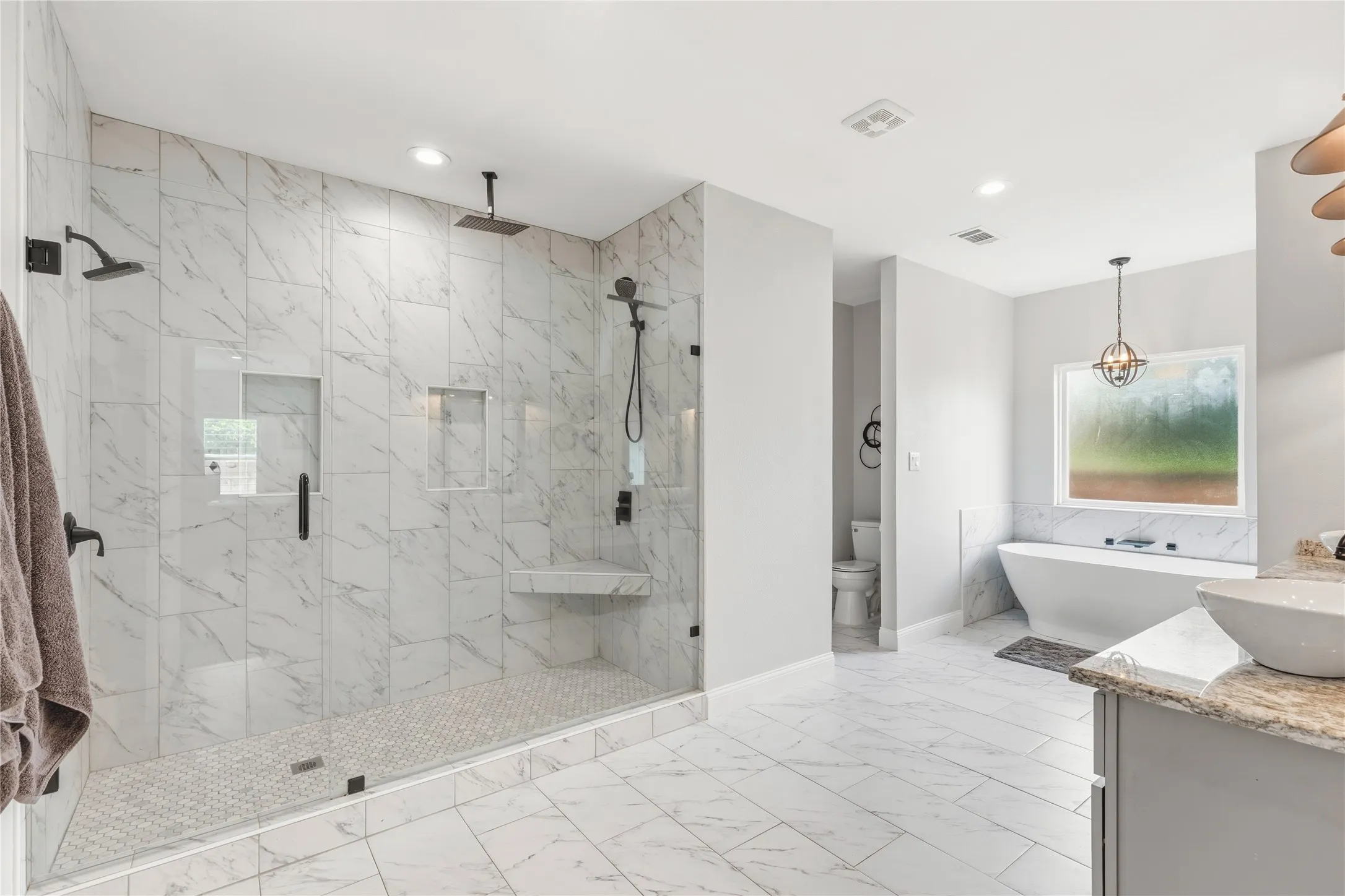 Single Family Residence For Sale in Tarrant County , 7825 Cupp Court, Fort Worth, Texas 76126, 3 Bedroom, 3 Bathroom, 2 Garage spaces, 2,433 Sqft, built in 2021, mls#21285481, Real Estate Agent in Fort Worth, Homes For Sale in Tarrant county, Homes For Sale in Fort Worth, Realtor in Fort Worth Texas, Real Estate Brokerage Independent Realty Texas, Luminita Cordes Realtor