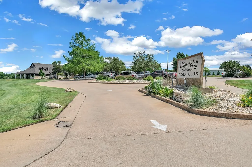 Condominium For Sale in Hill County , 27095 Meadowmore Court 402, Whitney, Texas 76692, 3 Bedrooms, 3 Bathrooms, 1 Garage spaces, 1,764 Sqft, built in 2000, Price $315,000, mls#21286045, Real Estate Agent in Whitney, Homes For Sale in Hill county, Homes For Sale in Whitney, Realtor in Whitney Texas, Real Estate Brokerage Independent Realty Texas, Luminita Cordes Realtor