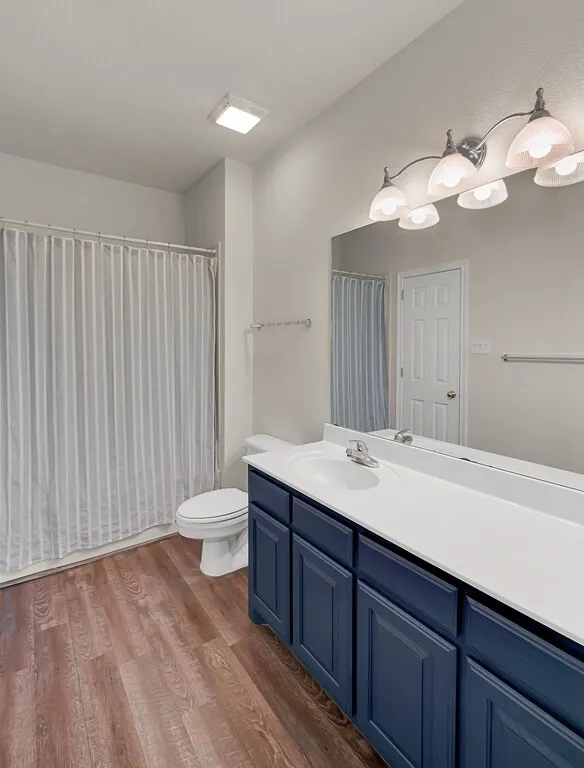 Guest room ensuite bathroom.