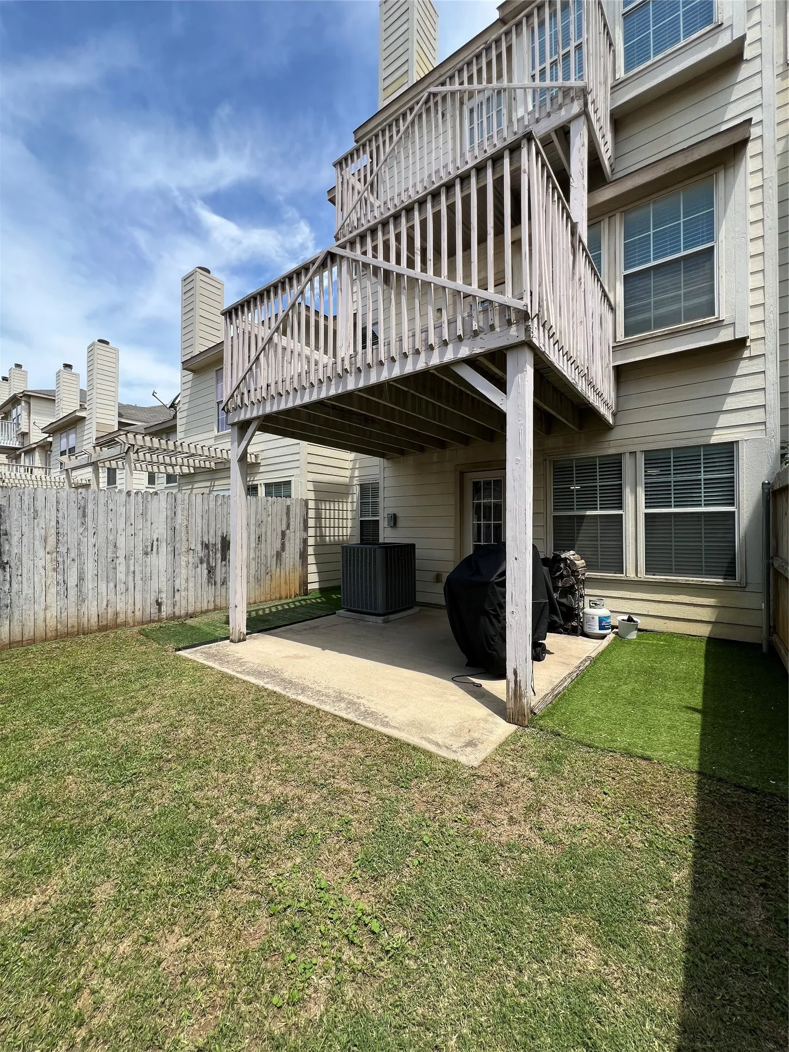 Townhouse For Sale in Tarrant County , 12630 Bay Avenue, Fort Worth, Texas 76040, 3 Bedroom, 3 Bathroom, 1 Garage spaces, 1,781 Sqft, built in 2005, mls#21280462, Real Estate Agent in Fort Worth, Homes For Sale in Tarrant county, Homes For Sale in Fort Worth, Realtor in Fort Worth Texas, Real Estate Brokerage Independent Realty Texas, Luminita Cordes Realtor