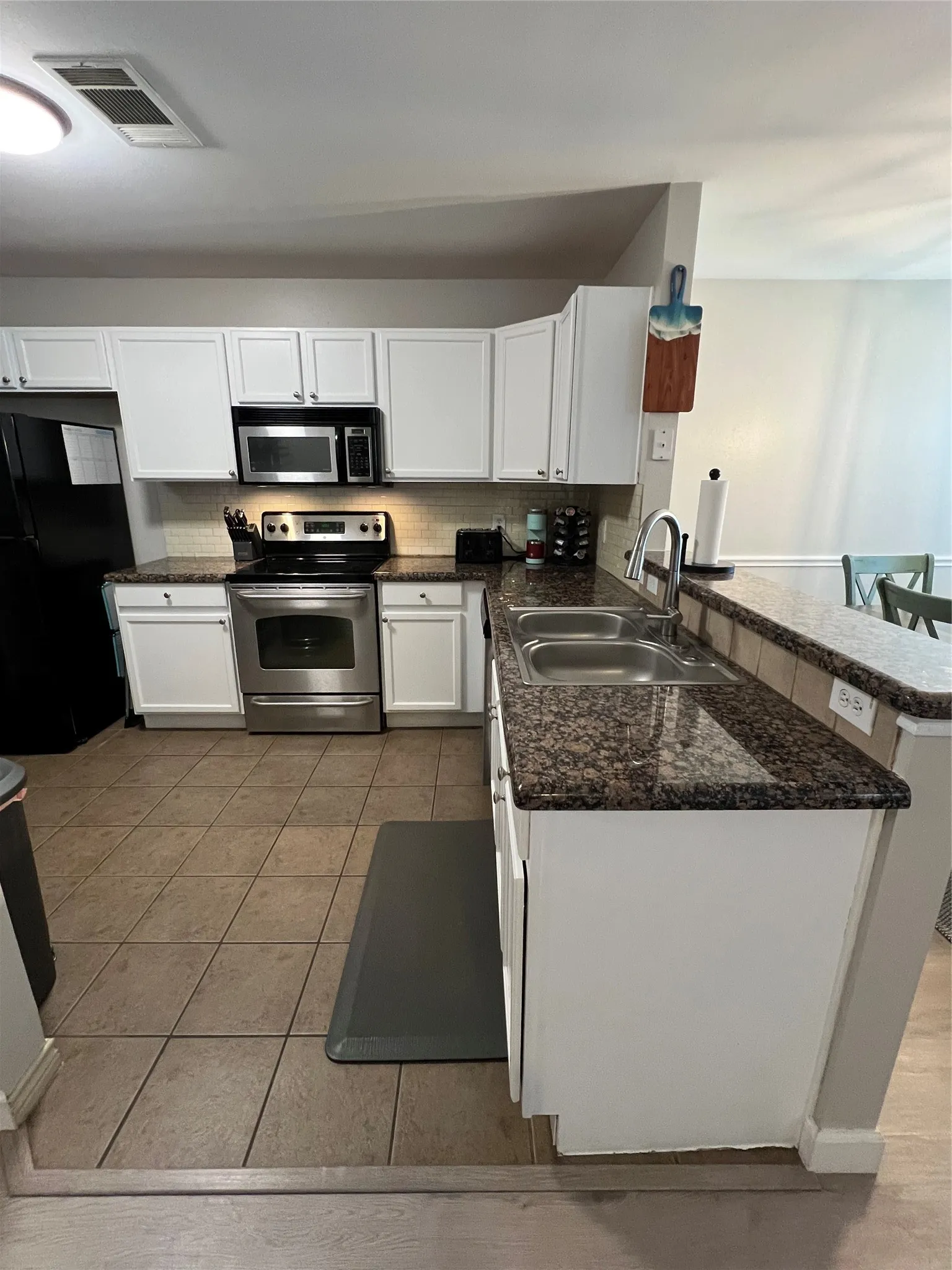 Townhouse For Sale in Tarrant County , 12630 Bay Avenue, Fort Worth, Texas 76040, 3 Bedroom, 3 Bathroom, 1 Garage spaces, 1,781 Sqft, built in 2005, mls#21280462, Real Estate Agent in Fort Worth, Homes For Sale in Tarrant county, Homes For Sale in Fort Worth, Realtor in Fort Worth Texas, Real Estate Brokerage Independent Realty Texas, Luminita Cordes Realtor