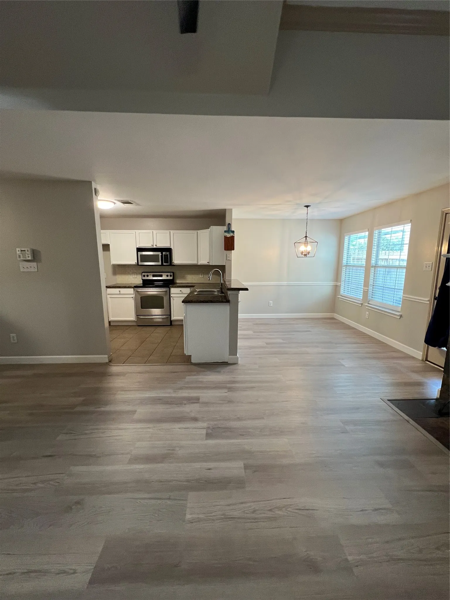 Townhouse For Sale in Tarrant County , 12630 Bay Avenue, Fort Worth, Texas 76040, 3 Bedroom, 3 Bathroom, 1 Garage spaces, 1,781 Sqft, built in 2005, mls#21280462, Real Estate Agent in Fort Worth, Homes For Sale in Tarrant county, Homes For Sale in Fort Worth, Realtor in Fort Worth Texas, Real Estate Brokerage Independent Realty Texas, Luminita Cordes Realtor