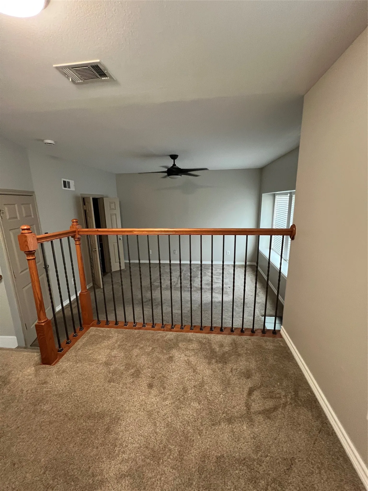 Townhouse For Sale in Tarrant County , 12630 Bay Avenue, Fort Worth, Texas 76040, 3 Bedroom, 3 Bathroom, 1 Garage spaces, 1,781 Sqft, built in 2005, mls#21280462, Real Estate Agent in Fort Worth, Homes For Sale in Tarrant county, Homes For Sale in Fort Worth, Realtor in Fort Worth Texas, Real Estate Brokerage Independent Realty Texas, Luminita Cordes Realtor