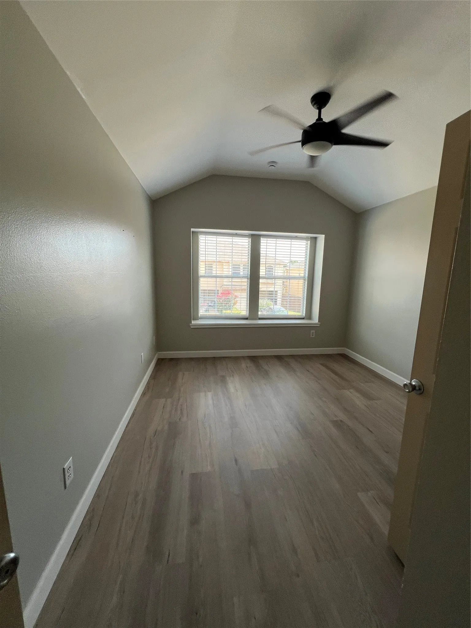 Townhouse For Sale in Tarrant County , 12630 Bay Avenue, Fort Worth, Texas 76040, 3 Bedroom, 3 Bathroom, 1 Garage spaces, 1,781 Sqft, built in 2005, mls#21280462, Real Estate Agent in Fort Worth, Homes For Sale in Tarrant county, Homes For Sale in Fort Worth, Realtor in Fort Worth Texas, Real Estate Brokerage Independent Realty Texas, Luminita Cordes Realtor