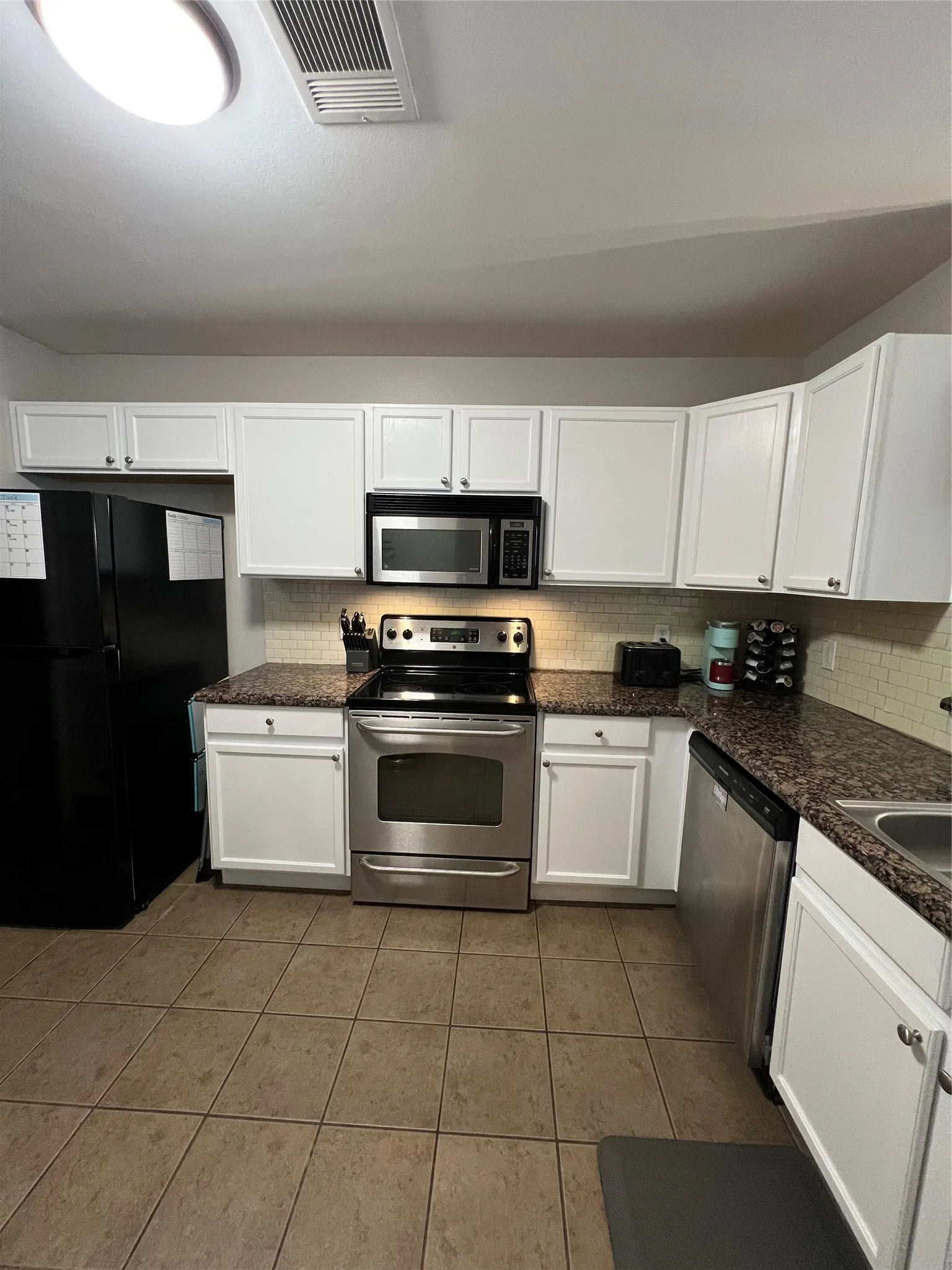 Townhouse For Sale in Tarrant County , 12630 Bay Avenue, Fort Worth, Texas 76040, 3 Bedroom, 3 Bathroom, 1 Garage spaces, 1,781 Sqft, built in 2005, mls#21280462, Real Estate Agent in Fort Worth, Homes For Sale in Tarrant county, Homes For Sale in Fort Worth, Realtor in Fort Worth Texas, Real Estate Brokerage Independent Realty Texas, Luminita Cordes Realtor