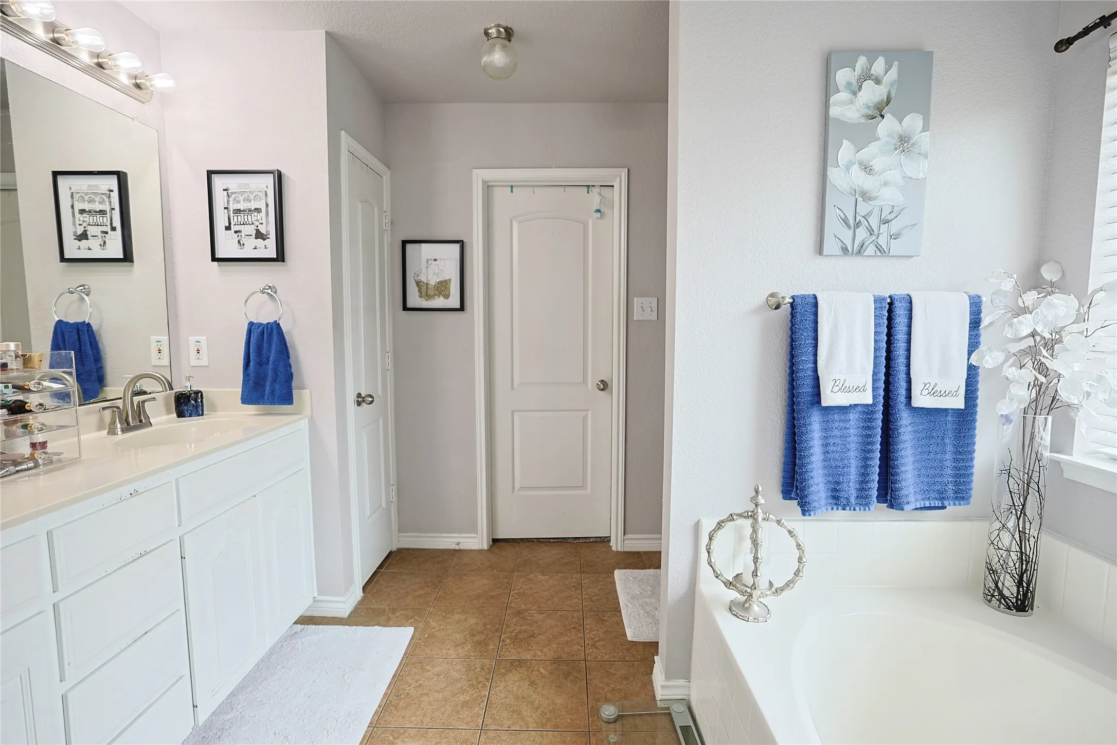 Single Family Residence For Sale in Parker County , 244 Spoke Trail, Willow Park, Texas 76087, 3 Bedroom, 2 Bathroom, 2 Garage spaces, 1,750 Sqft, built in 2007, mls#21285409, Real Estate Agent in Willow Park, Homes For Sale in Parker county, Homes For Sale in Willow Park, Realtor in Willow Park Texas, Real Estate Brokerage Independent Realty Texas, Luminita Cordes Realtor