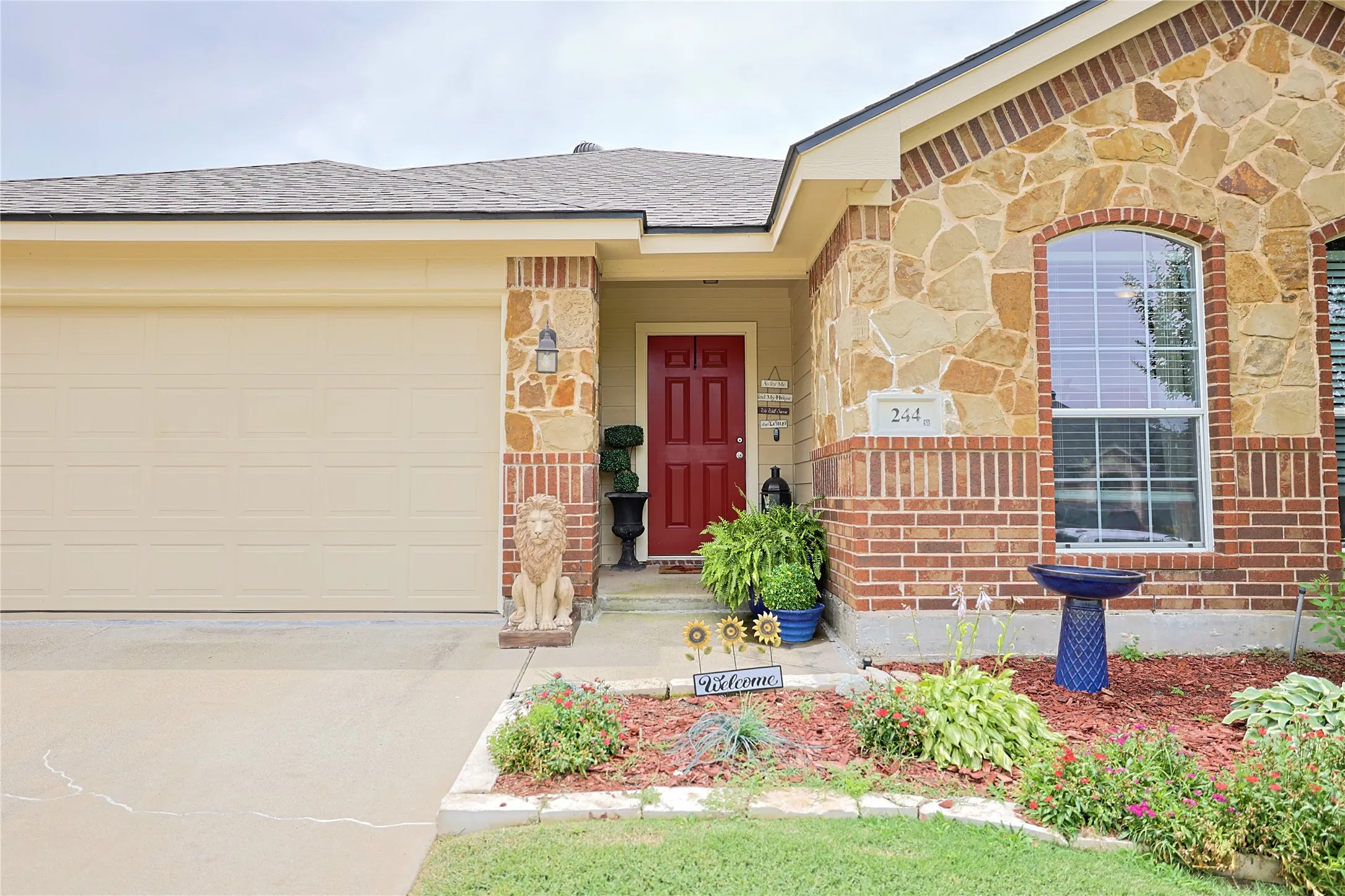 Single Family Residence For Sale in Parker County , 244 Spoke Trail, Willow Park, Texas 76087, 3 Bedroom, 2 Bathroom, 2 Garage spaces, 1,750 Sqft, built in 2007, mls#21285409, Real Estate Agent in Willow Park, Homes For Sale in Parker county, Homes For Sale in Willow Park, Realtor in Willow Park Texas, Real Estate Brokerage Independent Realty Texas, Luminita Cordes Realtor
