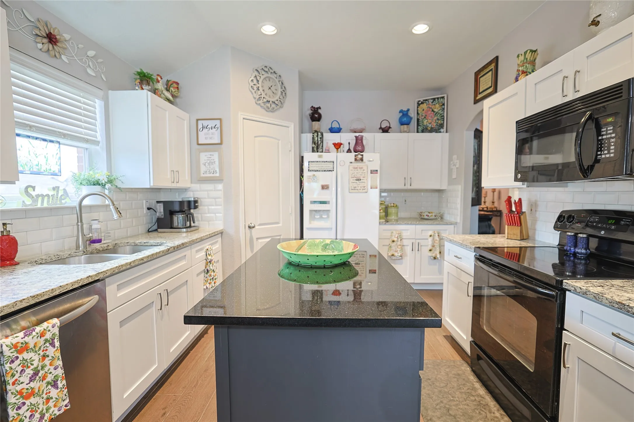 Single Family Residence For Sale in Parker County , 244 Spoke Trail, Willow Park, Texas 76087, 3 Bedroom, 2 Bathroom, 2 Garage spaces, 1,750 Sqft, built in 2007, mls#21285409, Real Estate Agent in Willow Park, Homes For Sale in Parker county, Homes For Sale in Willow Park, Realtor in Willow Park Texas, Real Estate Brokerage Independent Realty Texas, Luminita Cordes Realtor