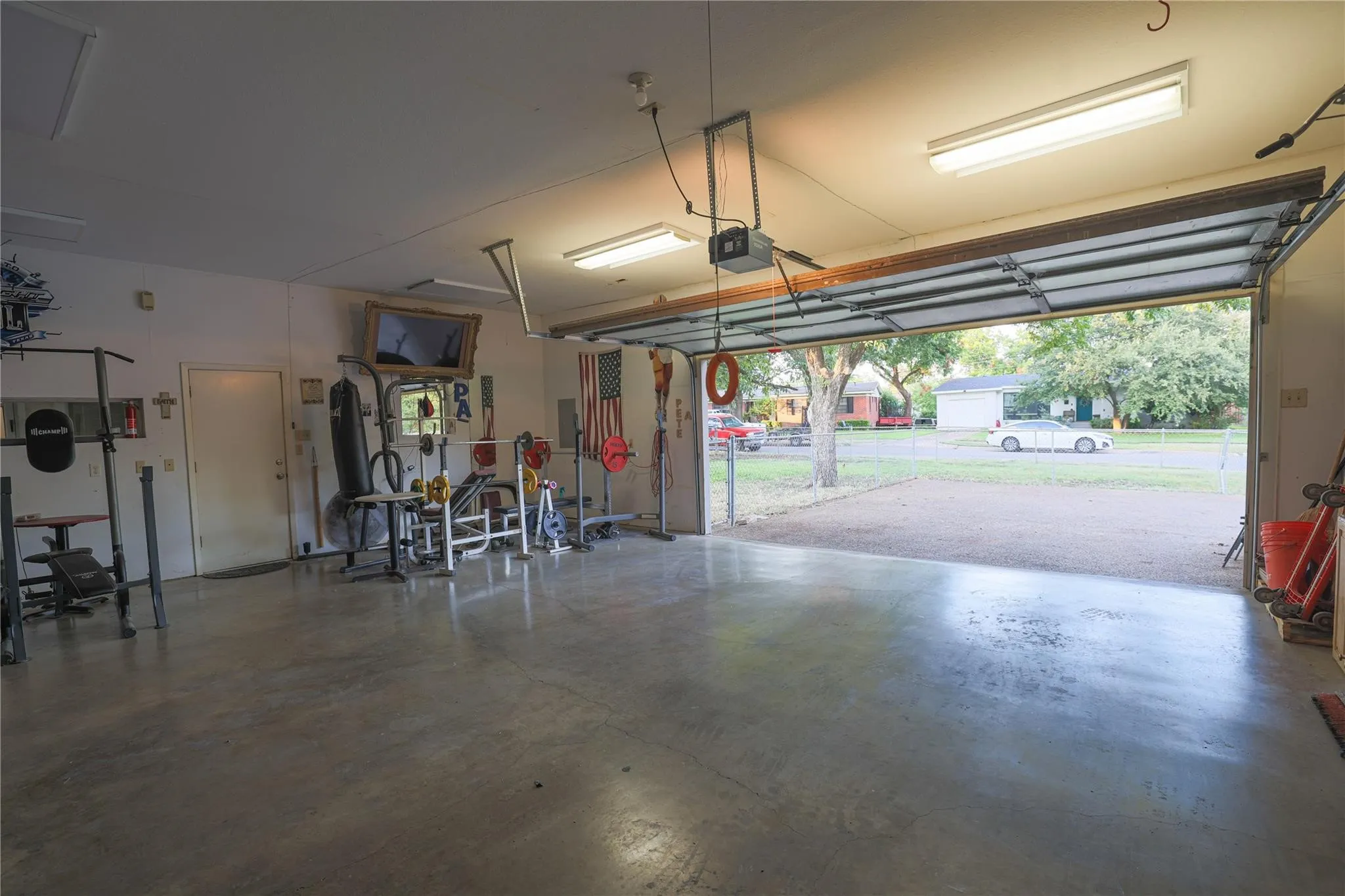 Single Family Residence For Sale in Dallas County , 10959 Park Oak Circle, Dallas, Texas 75228, 3 Bedroom, 2 Bathroom, 2 Garage spaces, 1,680 Sqft, built in 1955, mls#21286058, Real Estate Agent in Dallas, Homes For Sale in Dallas county, Homes For Sale in Dallas, Realtor in Dallas Texas, Real Estate Brokerage Independent Realty Texas, Luminita Cordes Realtor