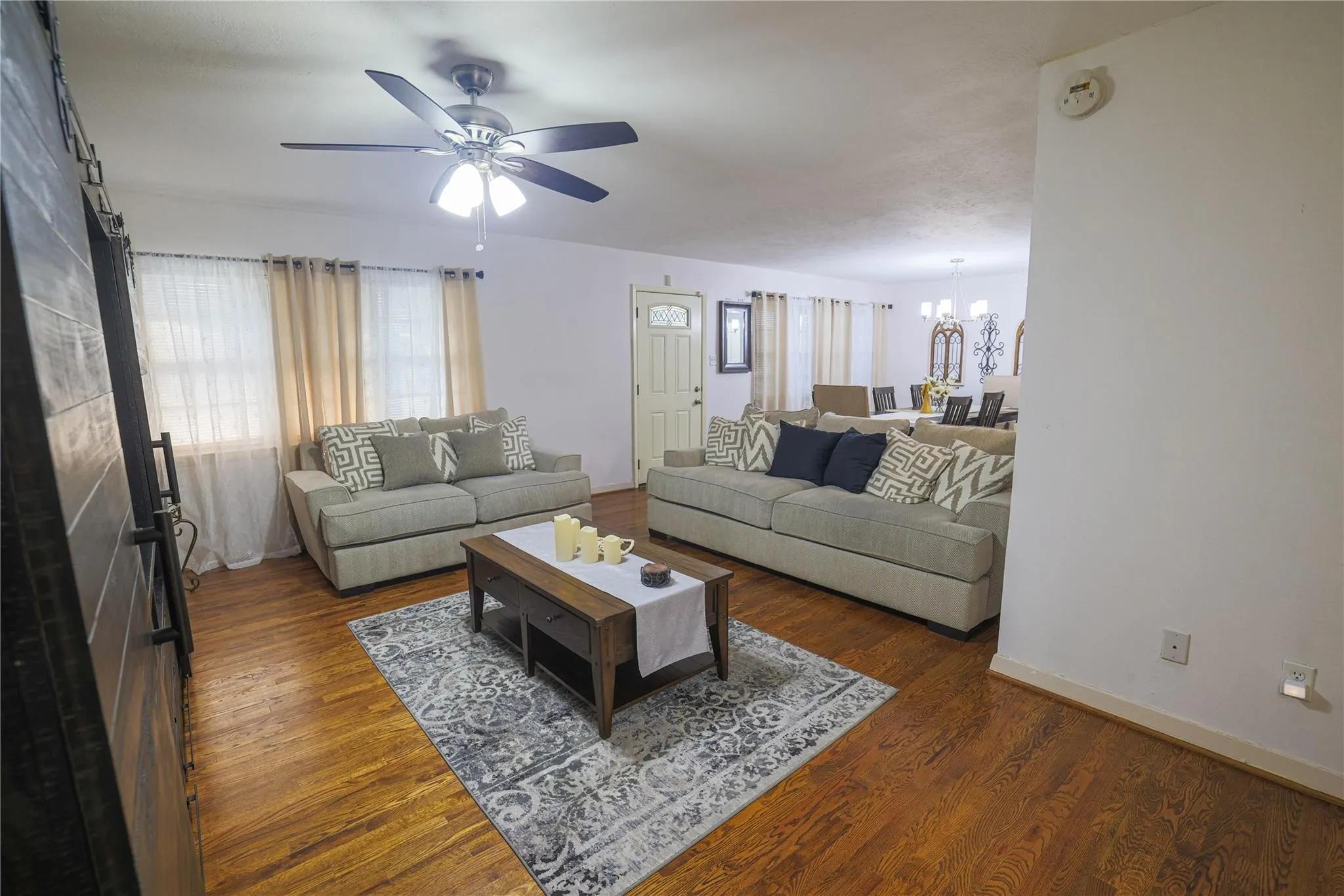 Single Family Residence For Sale in Dallas County , 10959 Park Oak Circle, Dallas, Texas 75228, 3 Bedroom, 2 Bathroom, 2 Garage spaces, 1,680 Sqft, built in 1955, mls#21286058, Real Estate Agent in Dallas, Homes For Sale in Dallas county, Homes For Sale in Dallas, Realtor in Dallas Texas, Real Estate Brokerage Independent Realty Texas, Luminita Cordes Realtor