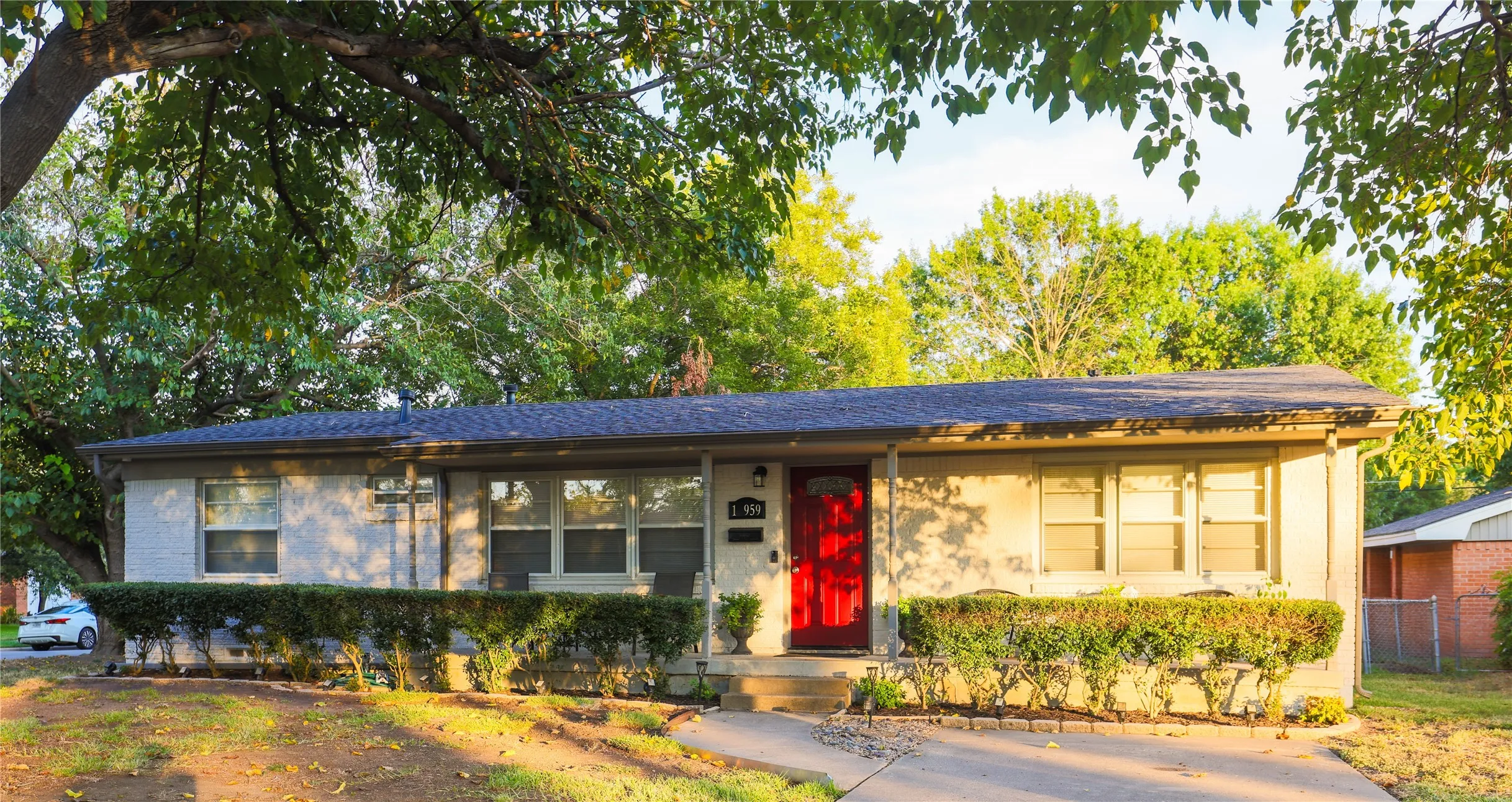 Single Family Residence For Sale in Dallas County , 10959 Park Oak Circle, Dallas, Texas 75228, 3 Bedroom, 2 Bathroom, 2 Garage spaces, 1,680 Sqft, built in 1955, mls#21286058, Real Estate Agent in Dallas, Homes For Sale in Dallas county, Homes For Sale in Dallas, Realtor in Dallas Texas, Real Estate Brokerage Independent Realty Texas, Luminita Cordes Realtor