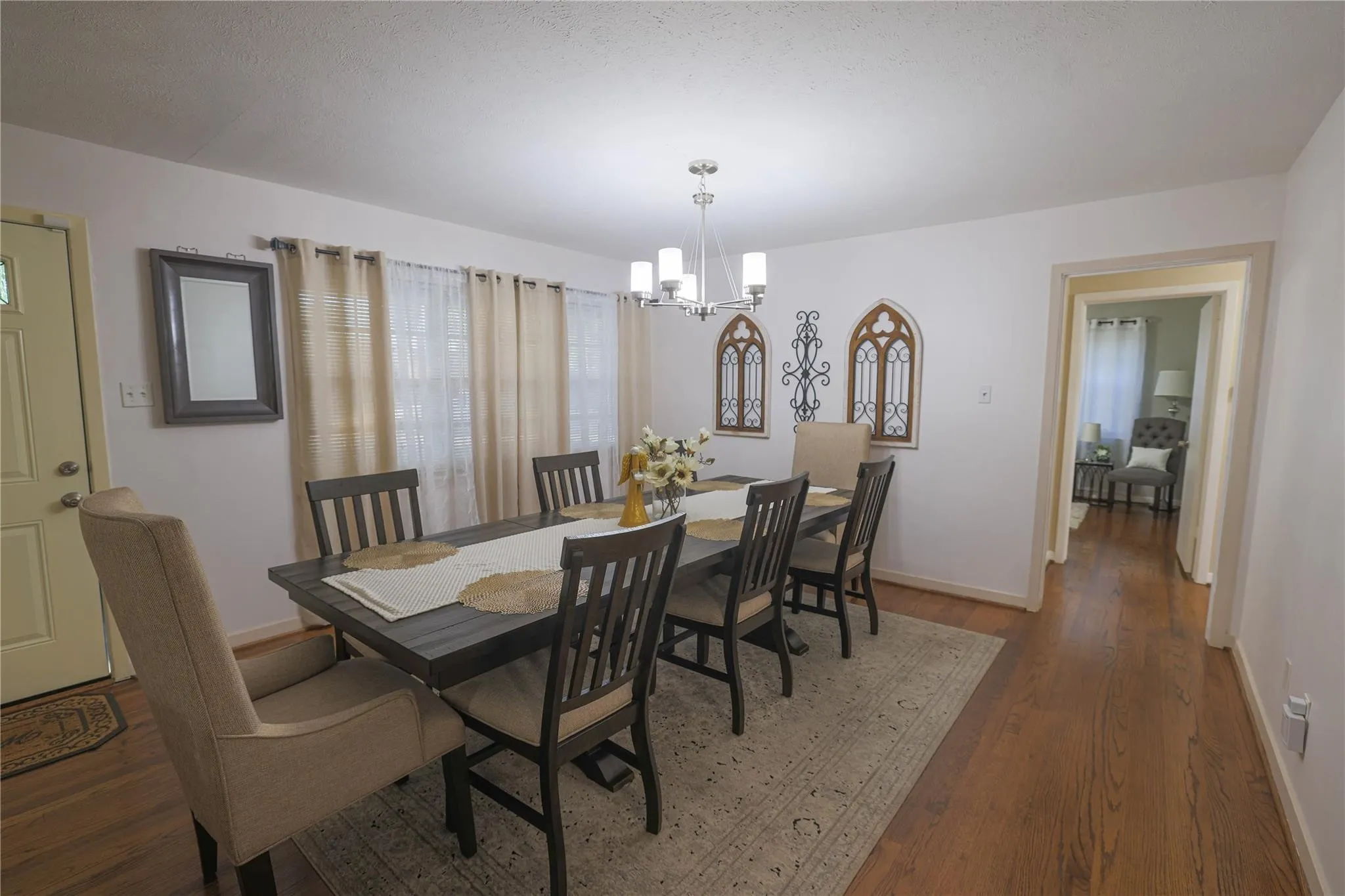 Single Family Residence For Sale in Dallas County , 10959 Park Oak Circle, Dallas, Texas 75228, 3 Bedroom, 2 Bathroom, 2 Garage spaces, 1,680 Sqft, built in 1955, mls#21286058, Real Estate Agent in Dallas, Homes For Sale in Dallas county, Homes For Sale in Dallas, Realtor in Dallas Texas, Real Estate Brokerage Independent Realty Texas, Luminita Cordes Realtor