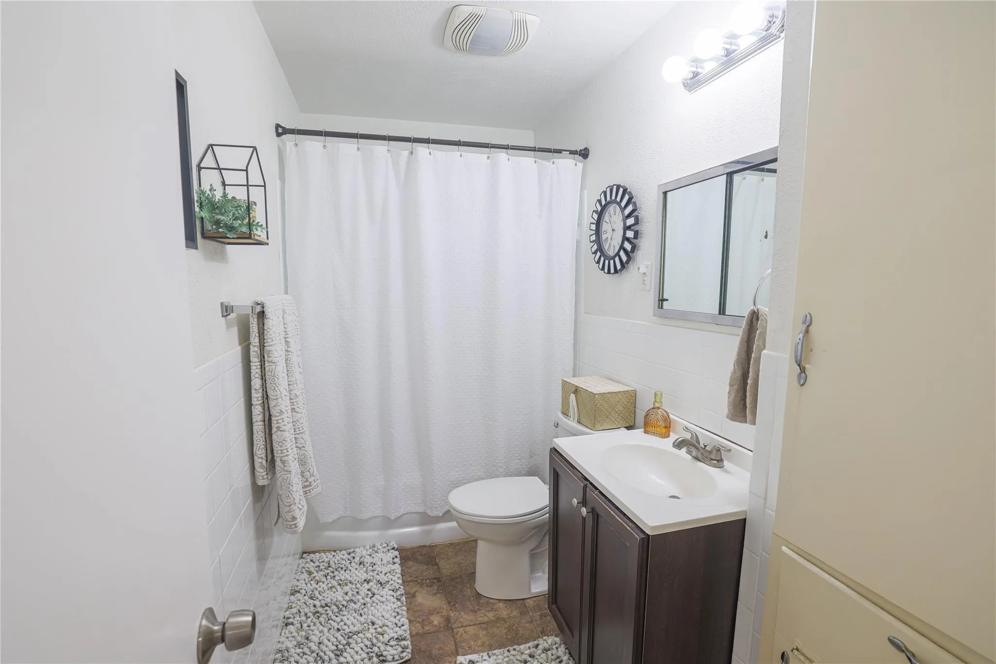 Single Family Residence For Sale in Dallas County , 10959 Park Oak Circle, Dallas, Texas 75228, 3 Bedroom, 2 Bathroom, 2 Garage spaces, 1,680 Sqft, built in 1955, mls#21286058, Real Estate Agent in Dallas, Homes For Sale in Dallas county, Homes For Sale in Dallas, Realtor in Dallas Texas, Real Estate Brokerage Independent Realty Texas, Luminita Cordes Realtor