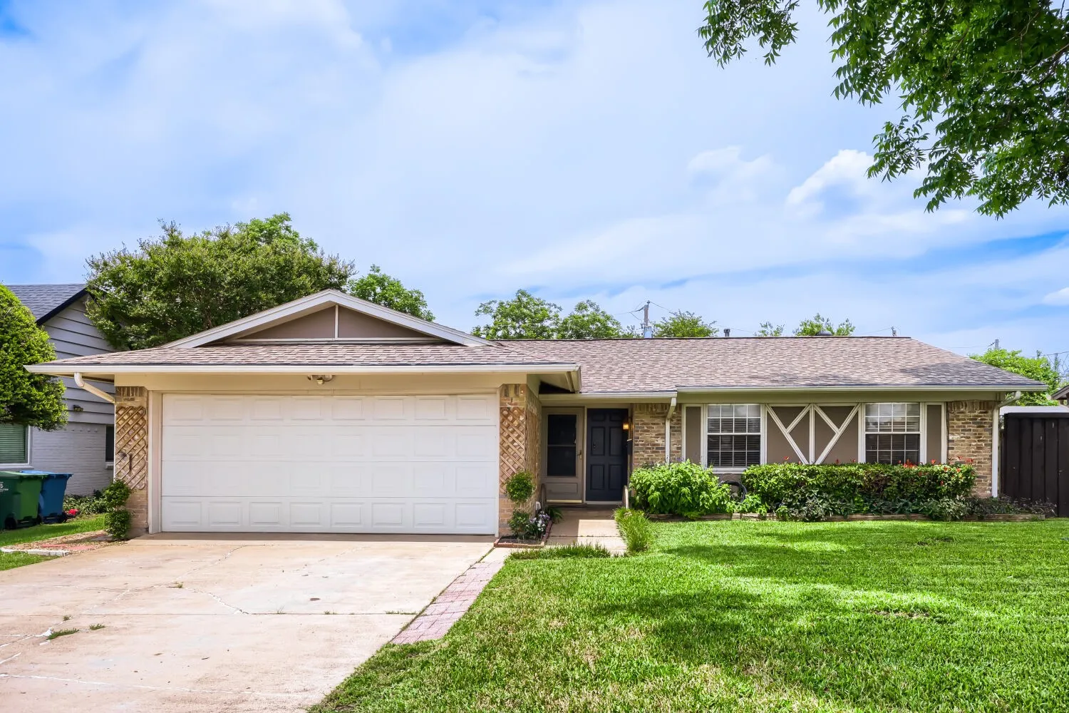 Single Family Residence For Sale in Dallas County , 2307 Fyke Road, Carrollton, Texas 75006, 3 Bedroom, 2 Bathroom, 2 Garage spaces, 1,246 Sqft, built in 1966, mls#21281205, Real Estate Agent in Carrollton, Homes For Sale in Dallas county, Homes For Sale in Carrollton, Realtor in Carrollton Texas, Real Estate Brokerage Independent Realty Texas, Luminita Cordes Realtor