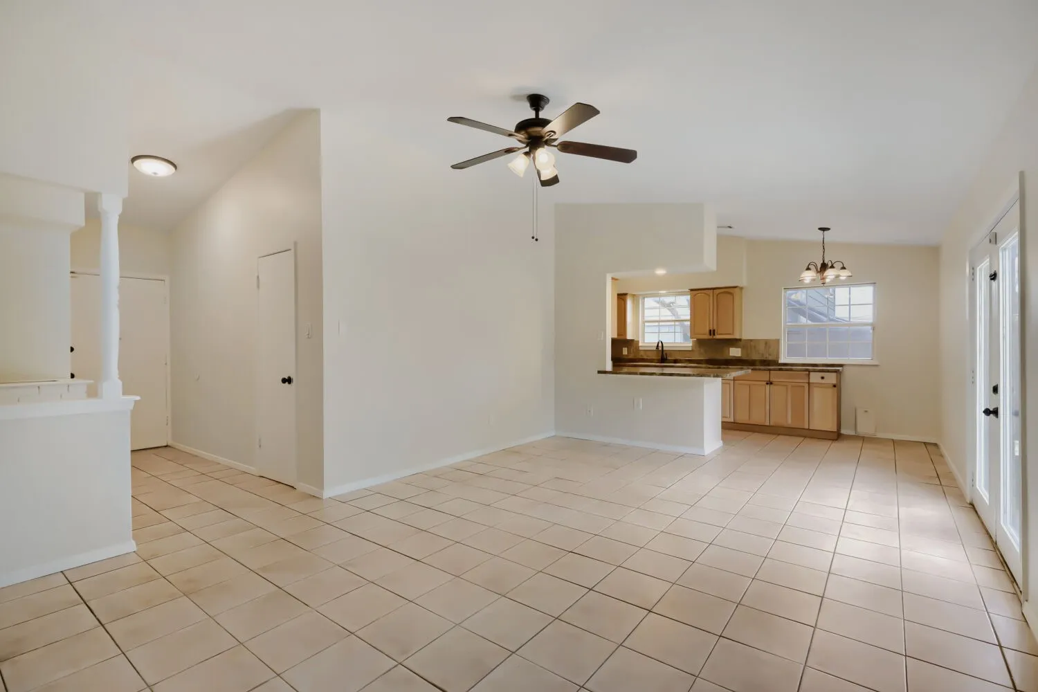 Single Family Residence For Sale in Dallas County , 2307 Fyke Road, Carrollton, Texas 75006, 3 Bedroom, 2 Bathroom, 2 Garage spaces, 1,246 Sqft, built in 1966, mls#21281205, Real Estate Agent in Carrollton, Homes For Sale in Dallas county, Homes For Sale in Carrollton, Realtor in Carrollton Texas, Real Estate Brokerage Independent Realty Texas, Luminita Cordes Realtor