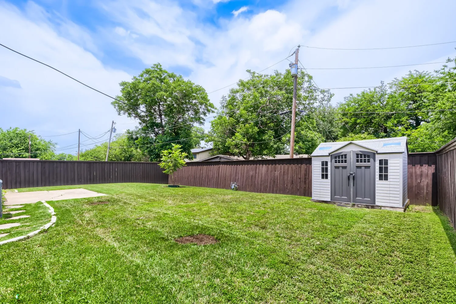 Single Family Residence For Sale in Dallas County , 2307 Fyke Road, Carrollton, Texas 75006, 3 Bedroom, 2 Bathroom, 2 Garage spaces, 1,246 Sqft, built in 1966, mls#21281205, Real Estate Agent in Carrollton, Homes For Sale in Dallas county, Homes For Sale in Carrollton, Realtor in Carrollton Texas, Real Estate Brokerage Independent Realty Texas, Luminita Cordes Realtor