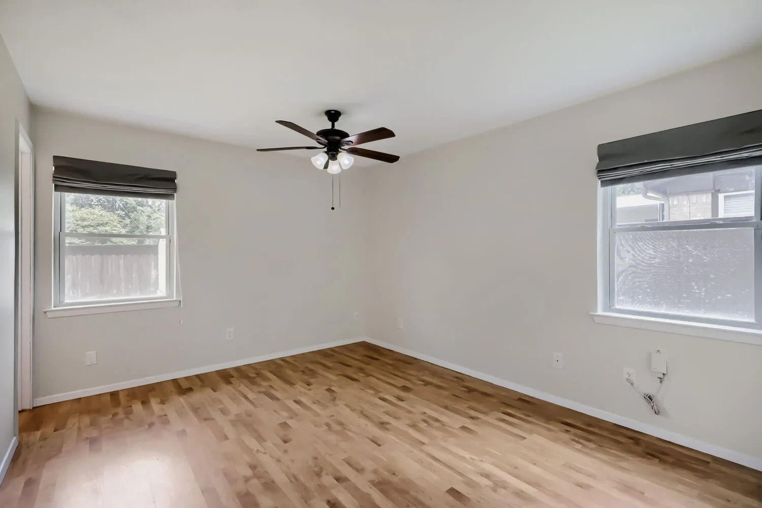 Single Family Residence For Sale in Dallas County , 2307 Fyke Road, Carrollton, Texas 75006, 3 Bedroom, 2 Bathroom, 2 Garage spaces, 1,246 Sqft, built in 1966, mls#21281205, Real Estate Agent in Carrollton, Homes For Sale in Dallas county, Homes For Sale in Carrollton, Realtor in Carrollton Texas, Real Estate Brokerage Independent Realty Texas, Luminita Cordes Realtor