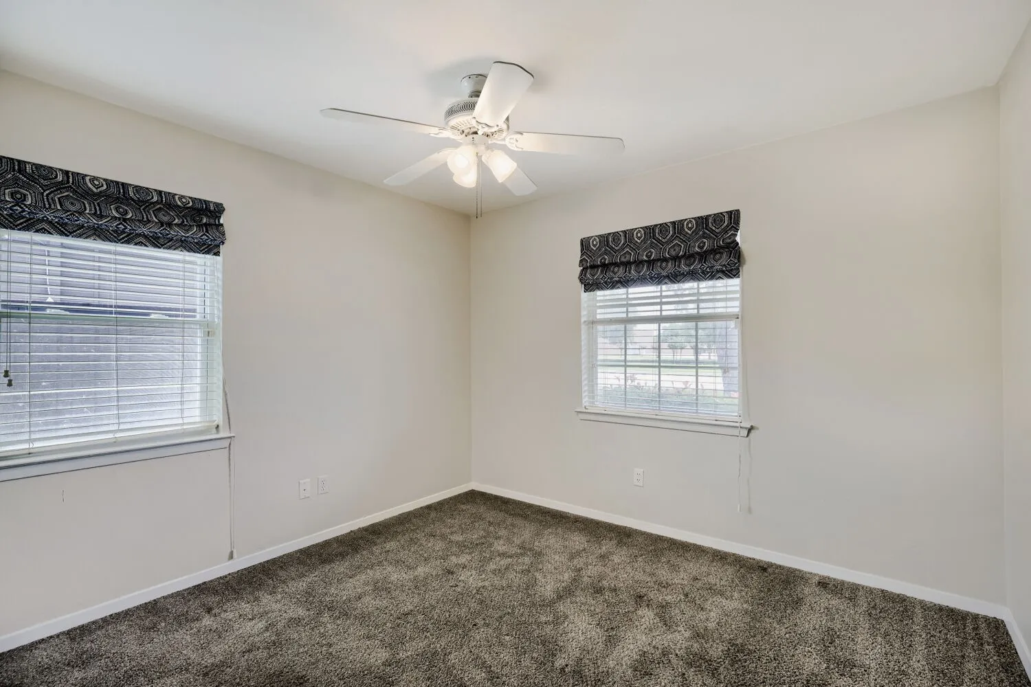 Single Family Residence For Sale in Dallas County , 2307 Fyke Road, Carrollton, Texas 75006, 3 Bedroom, 2 Bathroom, 2 Garage spaces, 1,246 Sqft, built in 1966, mls#21281205, Real Estate Agent in Carrollton, Homes For Sale in Dallas county, Homes For Sale in Carrollton, Realtor in Carrollton Texas, Real Estate Brokerage Independent Realty Texas, Luminita Cordes Realtor