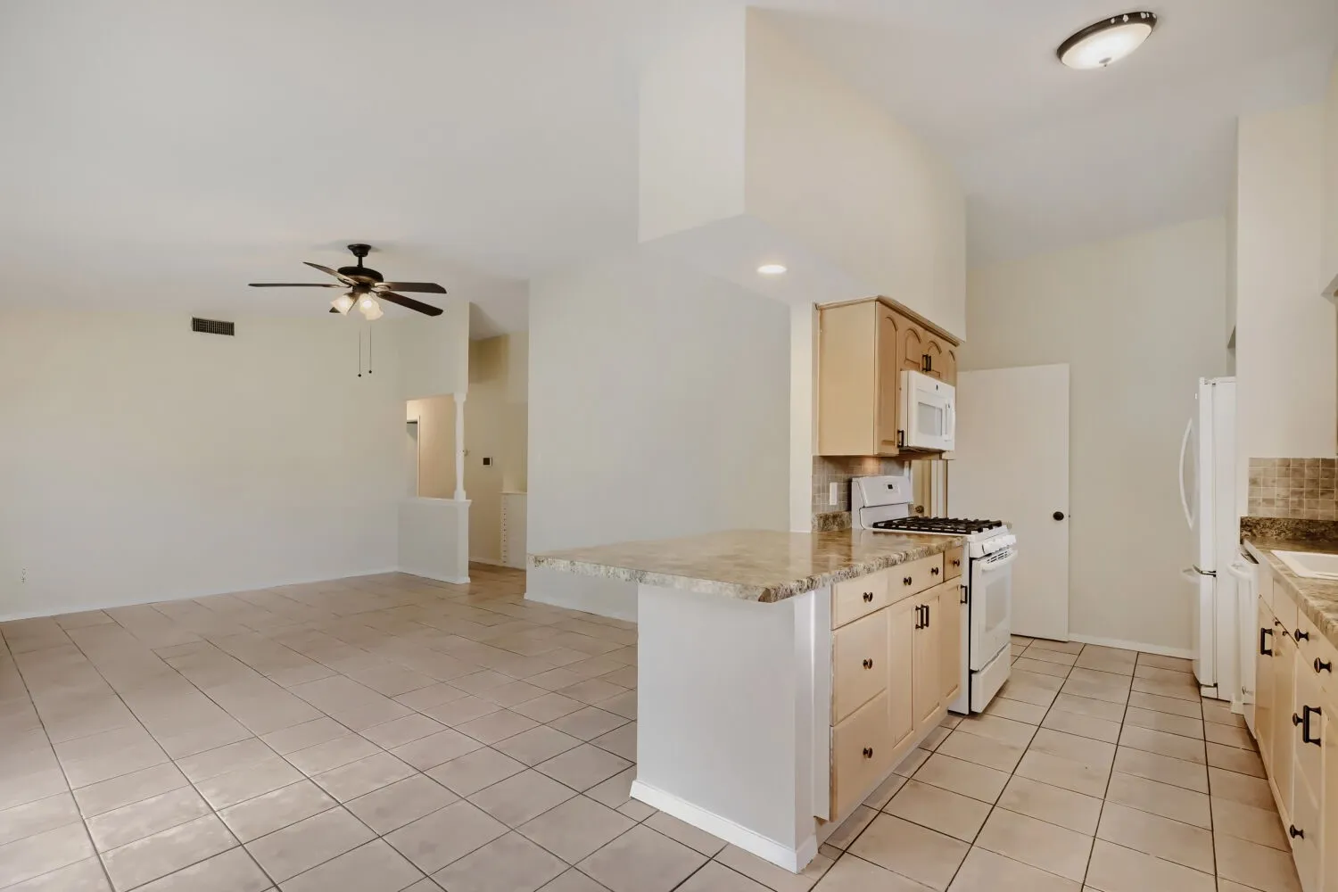 Single Family Residence For Sale in Dallas County , 2307 Fyke Road, Carrollton, Texas 75006, 3 Bedroom, 2 Bathroom, 2 Garage spaces, 1,246 Sqft, built in 1966, mls#21281205, Real Estate Agent in Carrollton, Homes For Sale in Dallas county, Homes For Sale in Carrollton, Realtor in Carrollton Texas, Real Estate Brokerage Independent Realty Texas, Luminita Cordes Realtor