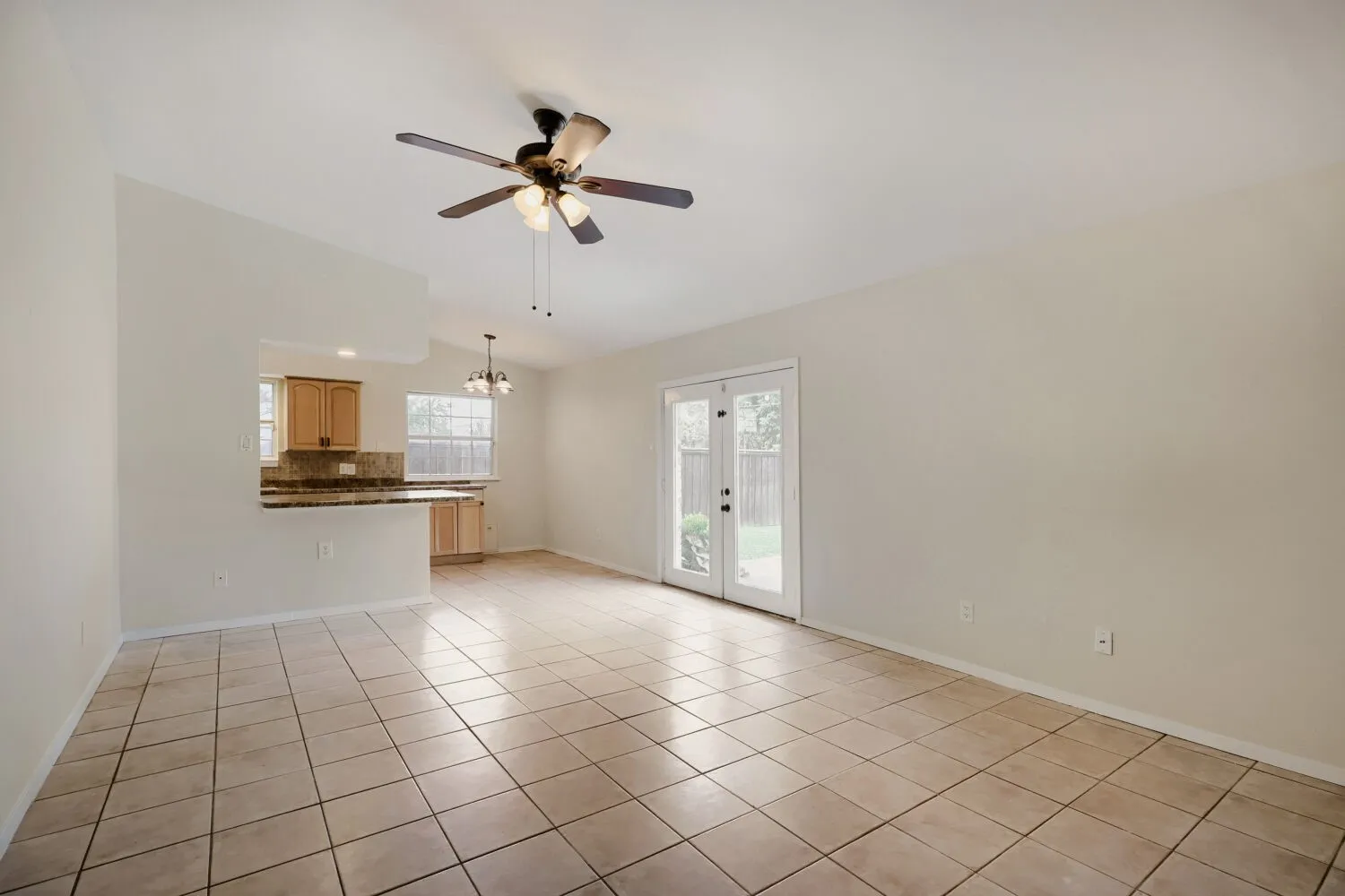 Single Family Residence For Sale in Dallas County , 2307 Fyke Road, Carrollton, Texas 75006, 3 Bedroom, 2 Bathroom, 2 Garage spaces, 1,246 Sqft, built in 1966, mls#21281205, Real Estate Agent in Carrollton, Homes For Sale in Dallas county, Homes For Sale in Carrollton, Realtor in Carrollton Texas, Real Estate Brokerage Independent Realty Texas, Luminita Cordes Realtor