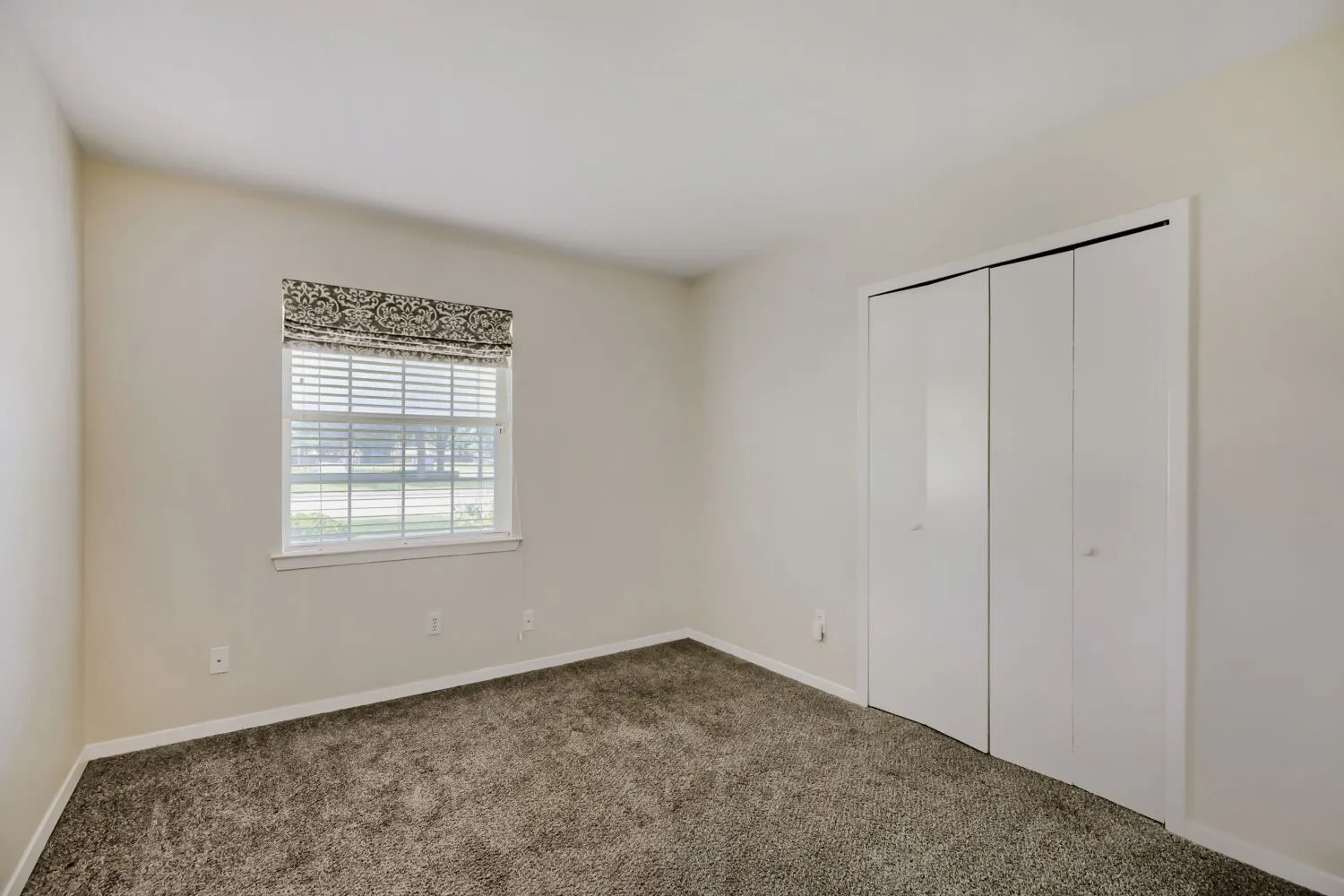 Single Family Residence For Sale in Dallas County , 2307 Fyke Road, Carrollton, Texas 75006, 3 Bedroom, 2 Bathroom, 2 Garage spaces, 1,246 Sqft, built in 1966, mls#21281205, Real Estate Agent in Carrollton, Homes For Sale in Dallas county, Homes For Sale in Carrollton, Realtor in Carrollton Texas, Real Estate Brokerage Independent Realty Texas, Luminita Cordes Realtor