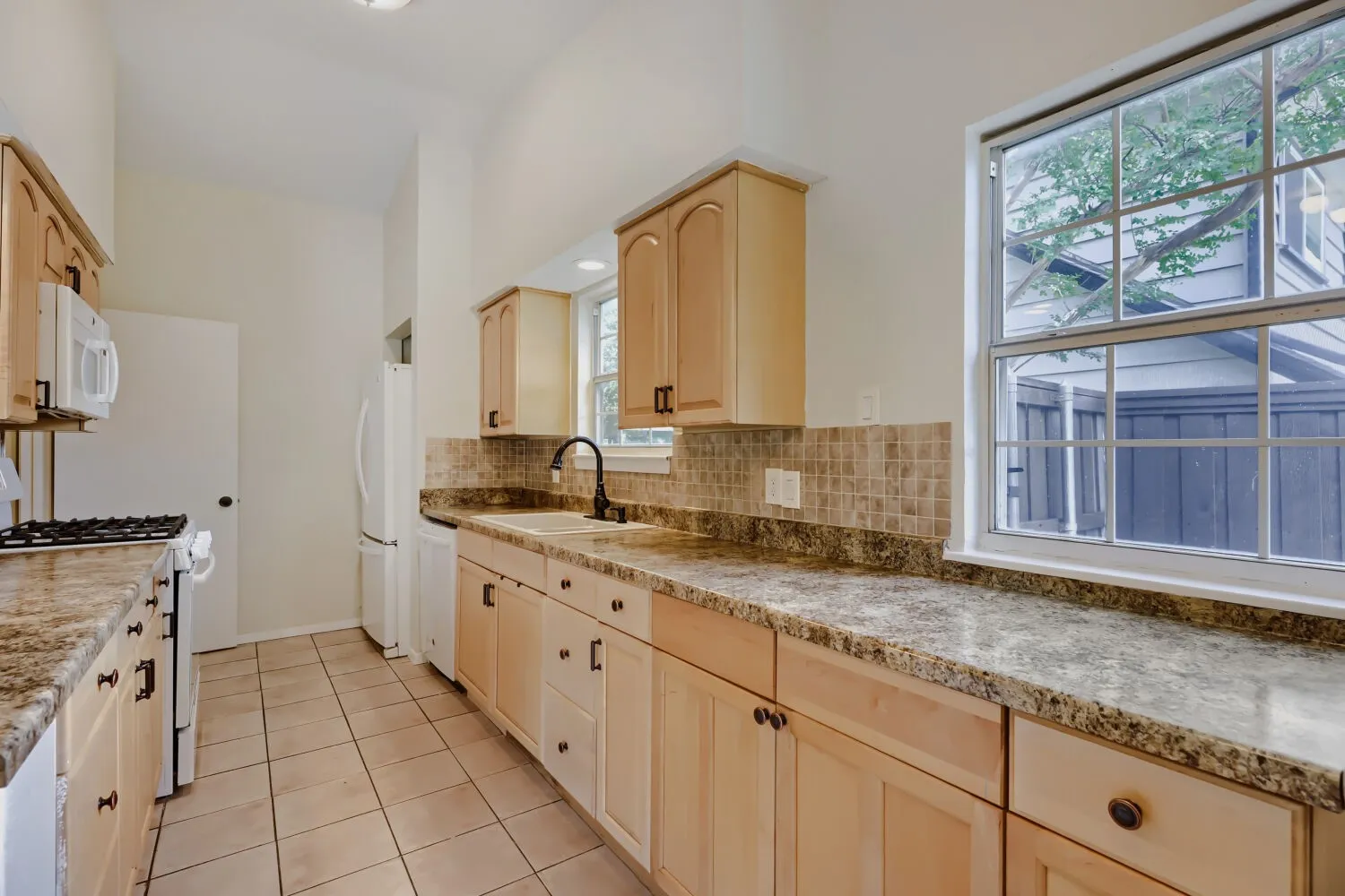 Single Family Residence For Sale in Dallas County , 2307 Fyke Road, Carrollton, Texas 75006, 3 Bedroom, 2 Bathroom, 2 Garage spaces, 1,246 Sqft, built in 1966, mls#21281205, Real Estate Agent in Carrollton, Homes For Sale in Dallas county, Homes For Sale in Carrollton, Realtor in Carrollton Texas, Real Estate Brokerage Independent Realty Texas, Luminita Cordes Realtor