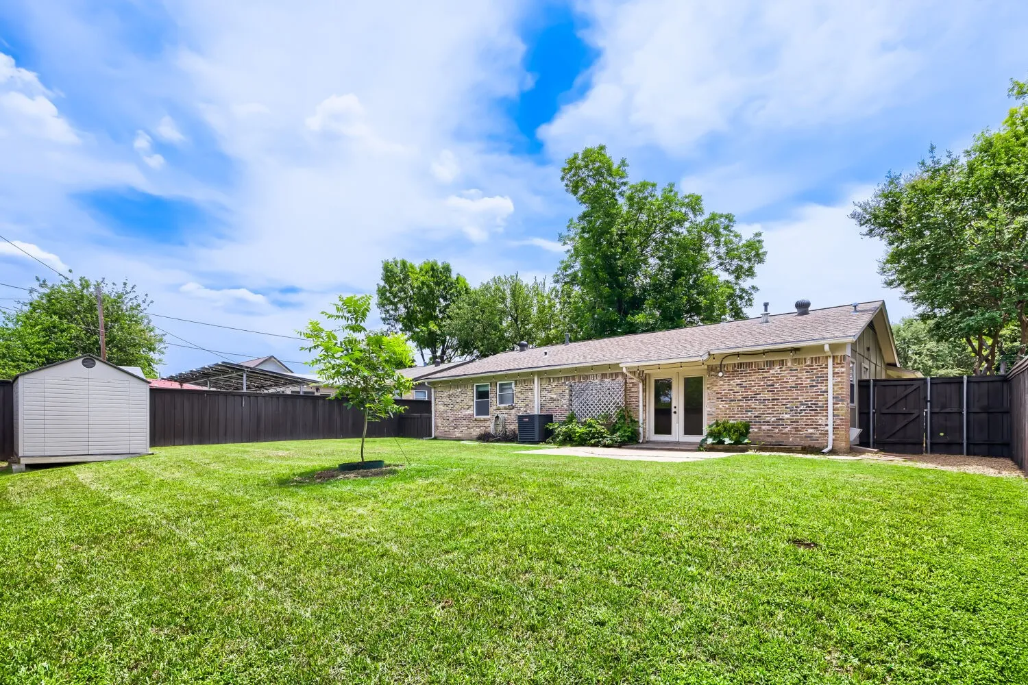 Single Family Residence For Sale in Dallas County , 2307 Fyke Road, Carrollton, Texas 75006, 3 Bedroom, 2 Bathroom, 2 Garage spaces, 1,246 Sqft, built in 1966, mls#21281205, Real Estate Agent in Carrollton, Homes For Sale in Dallas county, Homes For Sale in Carrollton, Realtor in Carrollton Texas, Real Estate Brokerage Independent Realty Texas, Luminita Cordes Realtor