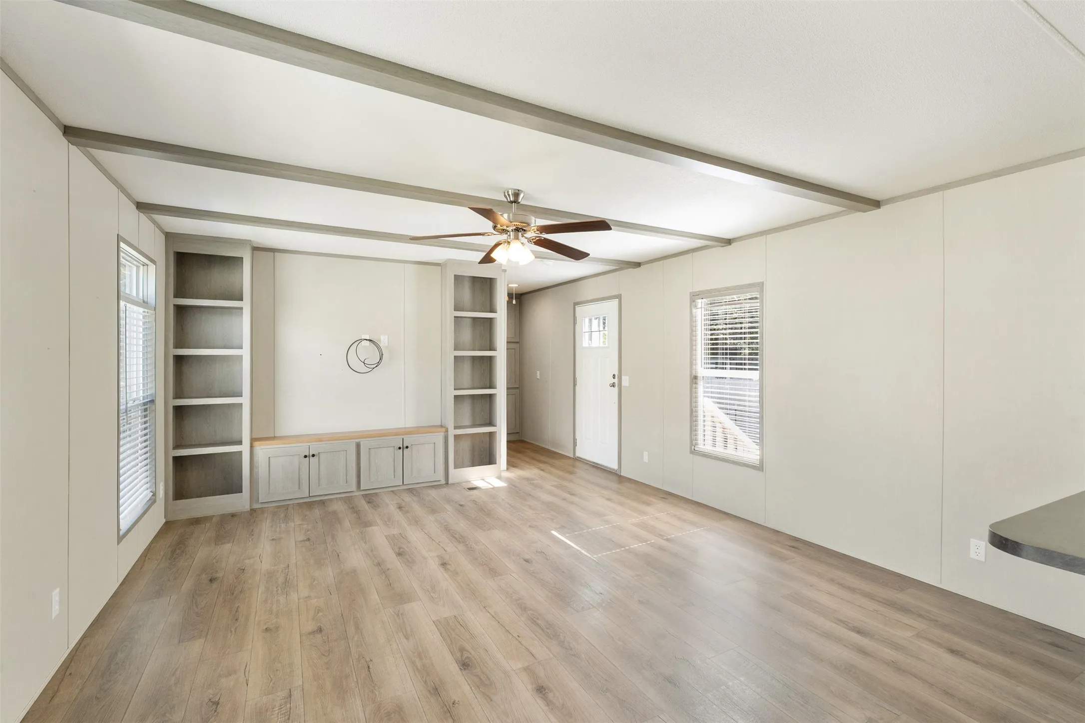Mobile Home For Sale in Henderson County , 229 Forest Lane Drive B, Mabank, Texas 75156, 2 Bedroom, 2 Bathroom, Garage spaces, 1,088 Sqft, built in 2022, mls#21280350, Real Estate Agent in Mabank, Homes For Sale in Henderson county, Homes For Sale in Mabank, Realtor in Mabank Texas, Real Estate Brokerage Independent Realty Texas, Luminita Cordes Realtor