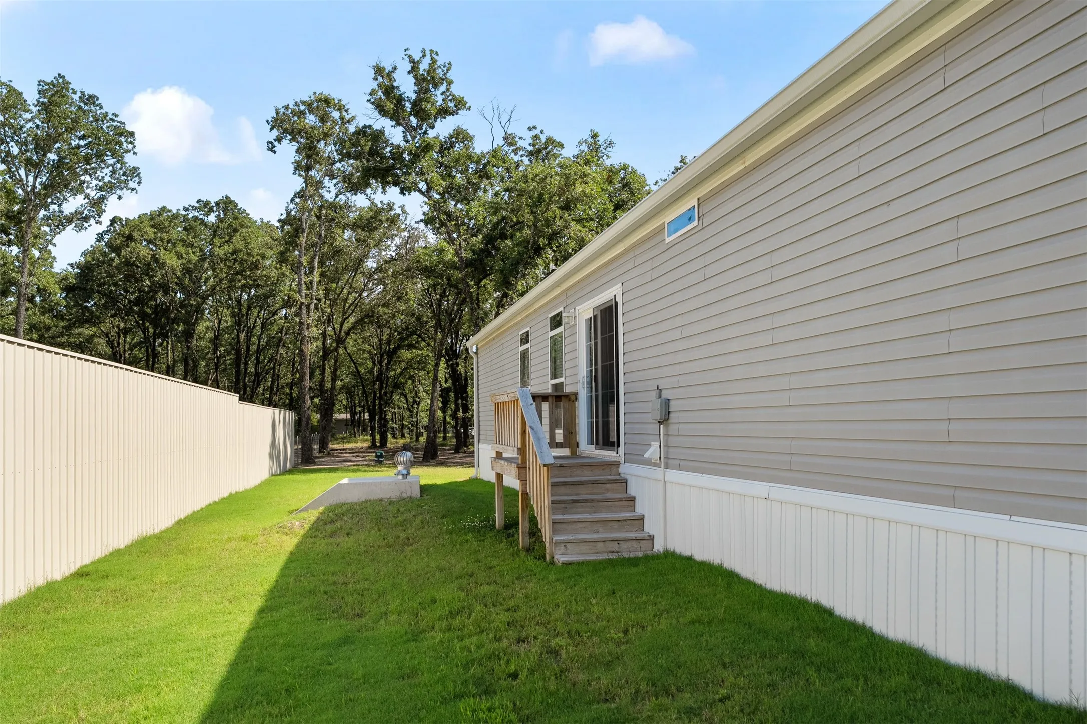 Mobile Home For Sale in Henderson County , 229 Forest Lane Drive B, Mabank, Texas 75156, 2 Bedroom, 2 Bathroom, Garage spaces, 1,088 Sqft, built in 2022, mls#21280350, Real Estate Agent in Mabank, Homes For Sale in Henderson county, Homes For Sale in Mabank, Realtor in Mabank Texas, Real Estate Brokerage Independent Realty Texas, Luminita Cordes Realtor