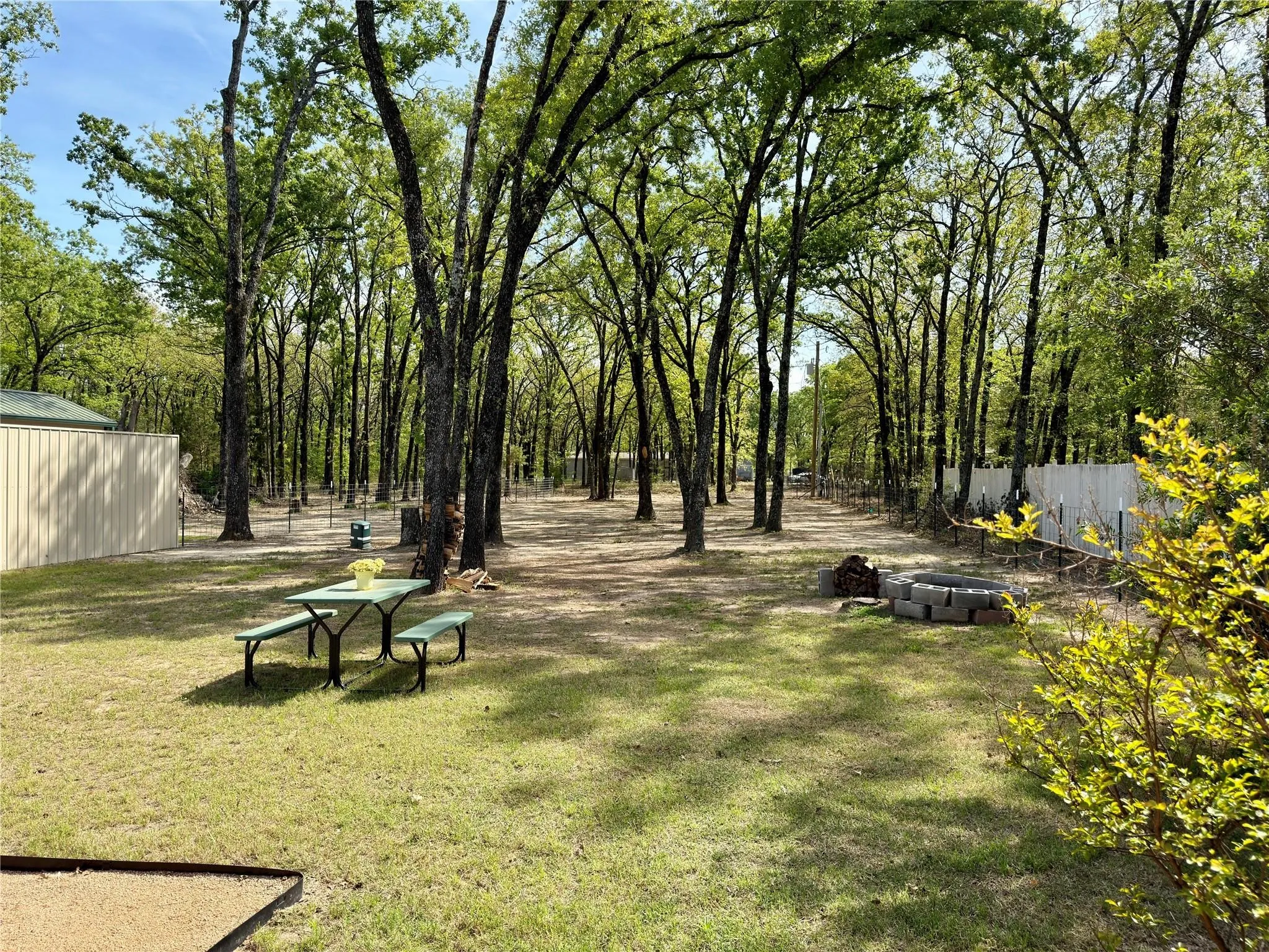 Mobile Home For Sale in Henderson County , 229 Forest Lane Drive B, Mabank, Texas 75156, 2 Bedroom, 2 Bathroom, Garage spaces, 1,088 Sqft, built in 2022, mls#21280350, Real Estate Agent in Mabank, Homes For Sale in Henderson county, Homes For Sale in Mabank, Realtor in Mabank Texas, Real Estate Brokerage Independent Realty Texas, Luminita Cordes Realtor
