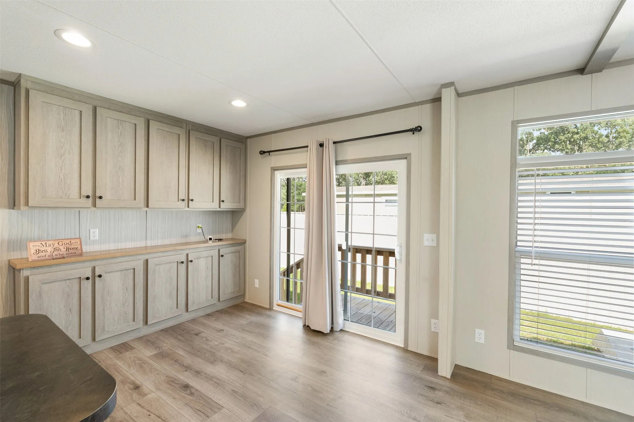 Mobile Home For Sale in Henderson County , 229 Forest Lane Drive B, Mabank, Texas 75156, 2 Bedroom, 2 Bathroom, Garage spaces, 1,088 Sqft, built in 2022, mls#21280350, Real Estate Agent in Mabank, Homes For Sale in Henderson county, Homes For Sale in Mabank, Realtor in Mabank Texas, Real Estate Brokerage Independent Realty Texas, Luminita Cordes Realtor