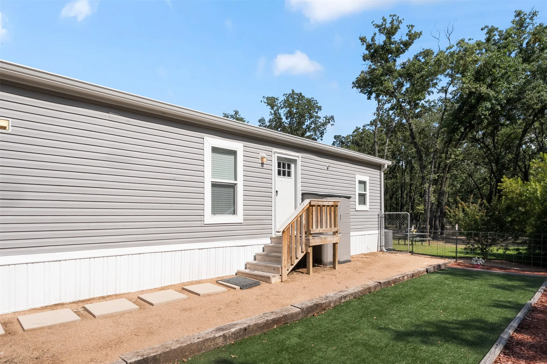 Mobile Home For Sale in Henderson County , 229 Forest Lane Drive B, Mabank, Texas 75156, 2 Bedroom, 2 Bathroom, Garage spaces, 1,088 Sqft, built in 2022, mls#21280350, Real Estate Agent in Mabank, Homes For Sale in Henderson county, Homes For Sale in Mabank, Realtor in Mabank Texas, Real Estate Brokerage Independent Realty Texas, Luminita Cordes Realtor