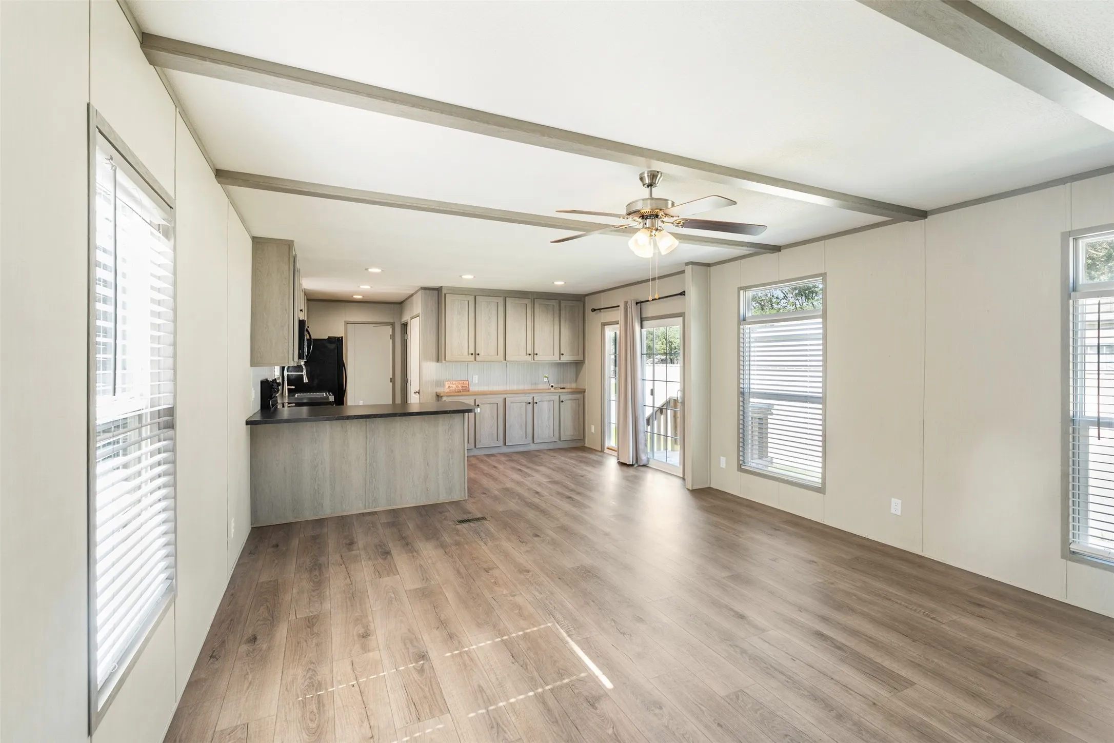 Mobile Home For Sale in Henderson County , 229 Forest Lane Drive B, Mabank, Texas 75156, 2 Bedroom, 2 Bathroom, Garage spaces, 1,088 Sqft, built in 2022, mls#21280350, Real Estate Agent in Mabank, Homes For Sale in Henderson county, Homes For Sale in Mabank, Realtor in Mabank Texas, Real Estate Brokerage Independent Realty Texas, Luminita Cordes Realtor