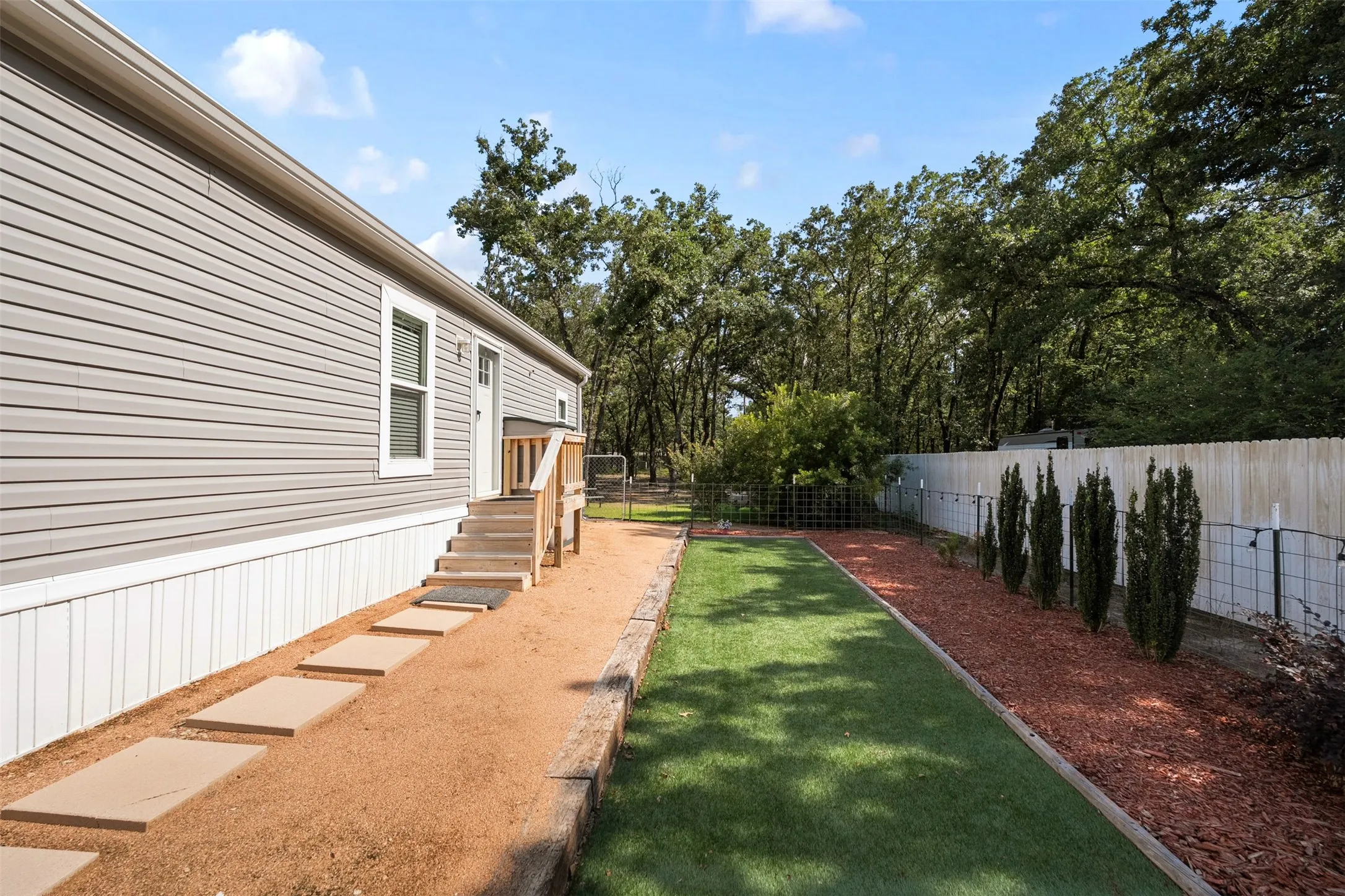 Mobile Home For Sale in Henderson County , 229 Forest Lane Drive B, Mabank, Texas 75156, 2 Bedroom, 2 Bathroom, Garage spaces, 1,088 Sqft, built in 2022, mls#21280350, Real Estate Agent in Mabank, Homes For Sale in Henderson county, Homes For Sale in Mabank, Realtor in Mabank Texas, Real Estate Brokerage Independent Realty Texas, Luminita Cordes Realtor