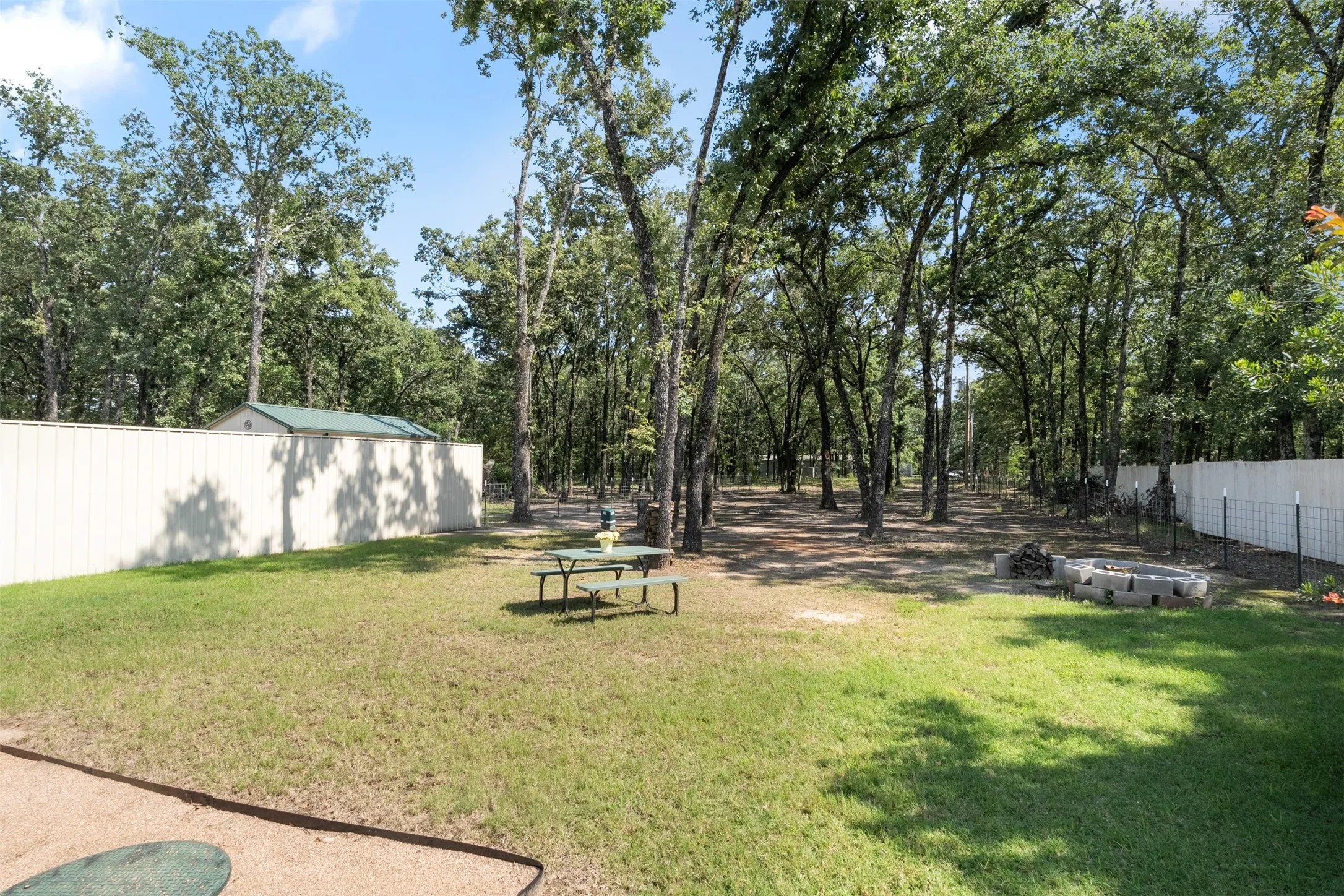 Mobile Home For Sale in Henderson County , 229 Forest Lane Drive B, Mabank, Texas 75156, 2 Bedroom, 2 Bathroom, Garage spaces, 1,088 Sqft, built in 2022, mls#21280350, Real Estate Agent in Mabank, Homes For Sale in Henderson county, Homes For Sale in Mabank, Realtor in Mabank Texas, Real Estate Brokerage Independent Realty Texas, Luminita Cordes Realtor