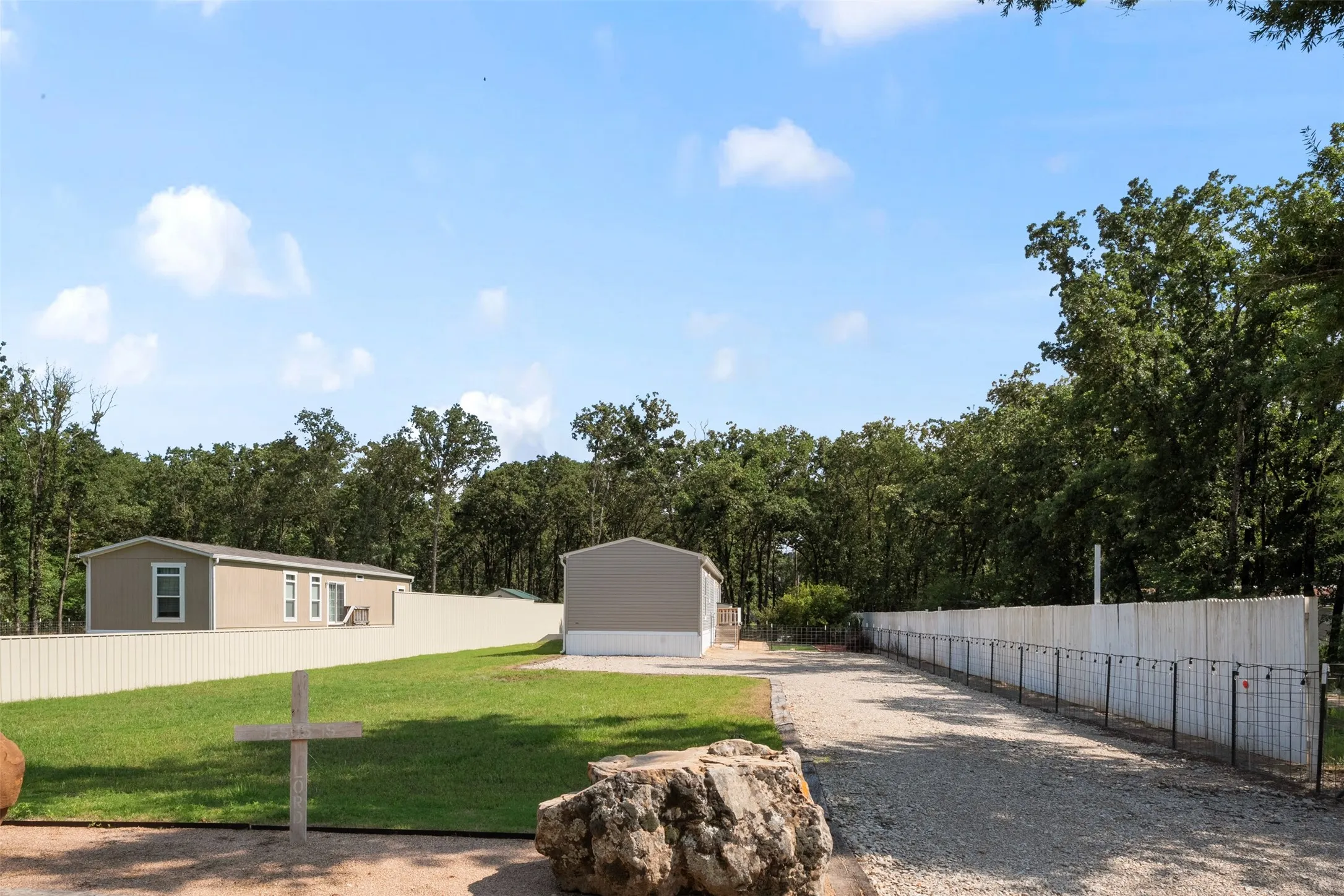 Mobile Home For Sale in Henderson County , 229 Forest Lane Drive B, Mabank, Texas 75156, 2 Bedroom, 2 Bathroom, Garage spaces, 1,088 Sqft, built in 2022, mls#21280350, Real Estate Agent in Mabank, Homes For Sale in Henderson county, Homes For Sale in Mabank, Realtor in Mabank Texas, Real Estate Brokerage Independent Realty Texas, Luminita Cordes Realtor