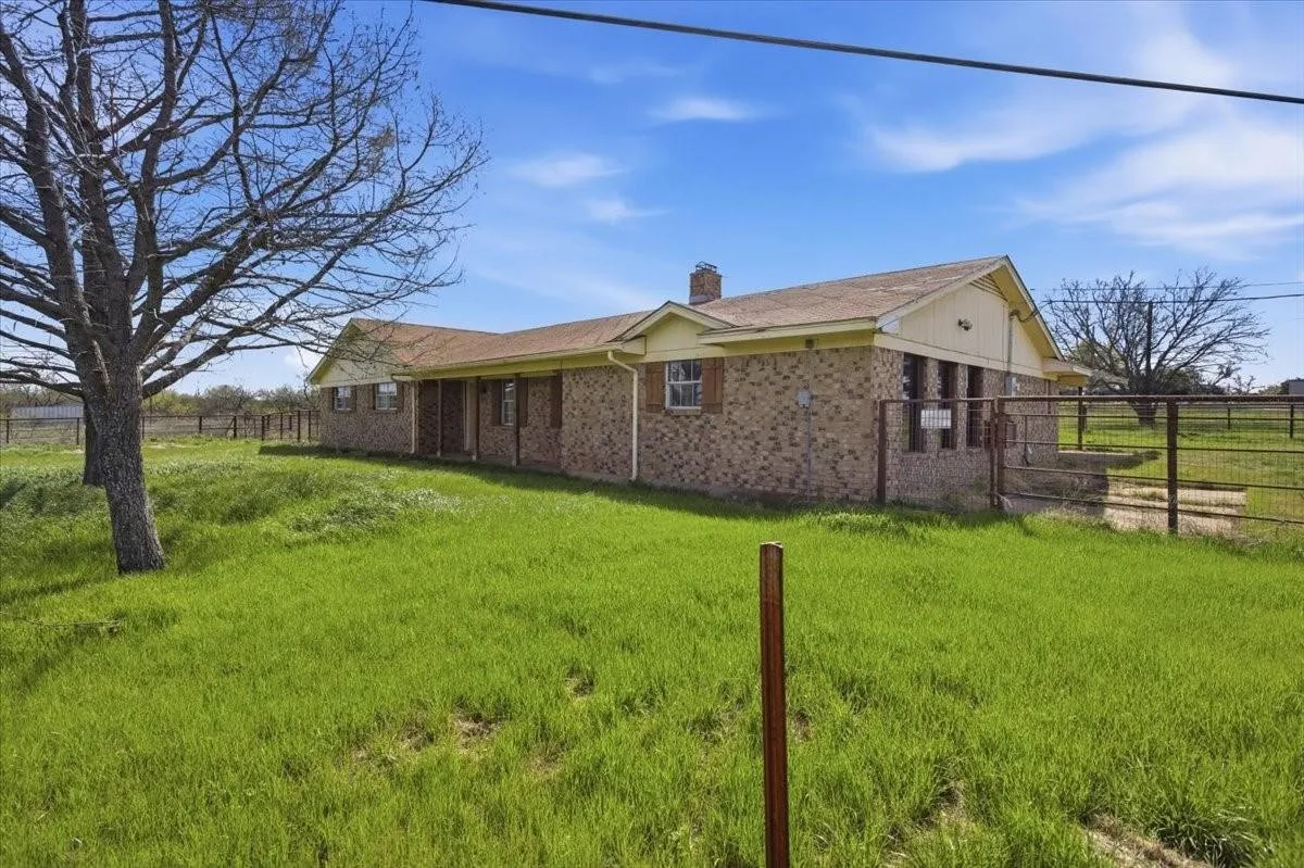 Single Family Residence For Sale in Palo Pinto County , 3313 & 3337 FM 2256, Mineral Wells, Texas 76067, 4 Bedrooms, 3 Bathrooms, Garage spaces, 2,202 Sqft, built in 1976, Price $499,500, mls#21286077, Real Estate Agent in Mineral Wells, Homes For Sale in Palo Pinto county, Homes For Sale in Mineral Wells, Realtor in Mineral Wells Texas, Real Estate Brokerage Independent Realty Texas, Luminita Cordes Realtor